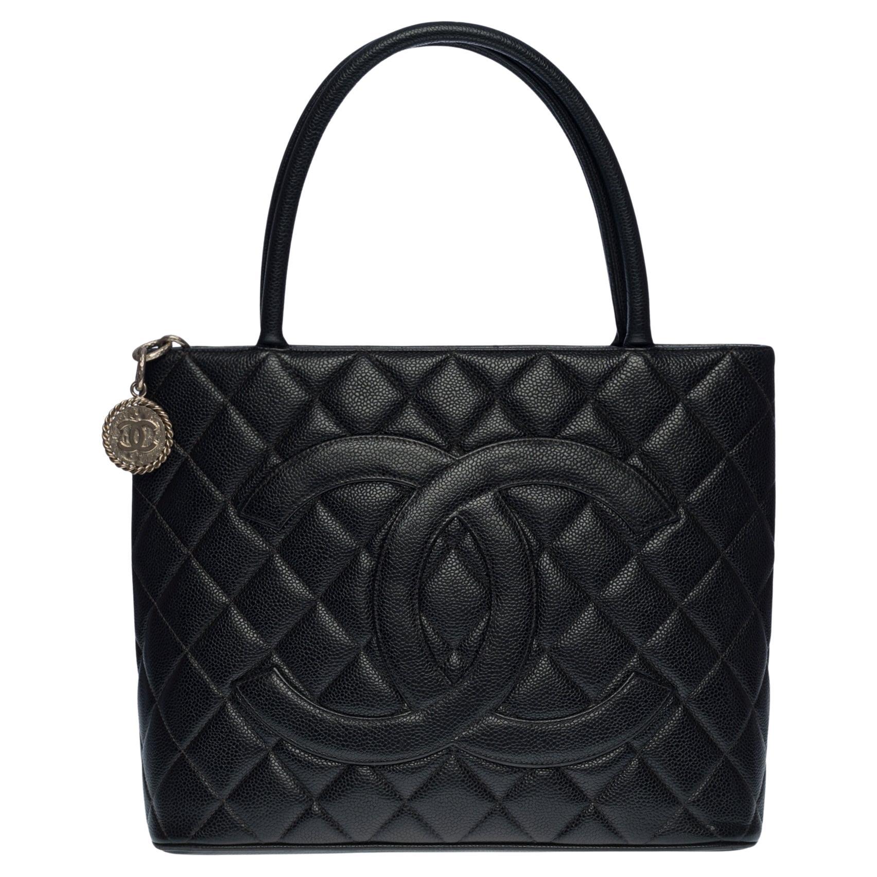Precioso bolso Chanel Medaillon Tote de piel de caviar negra, PHW en venta