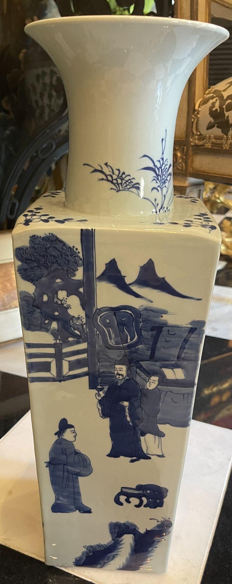 20th Century Beautiful Chinese Blue and White Porcelain Vase For Sale