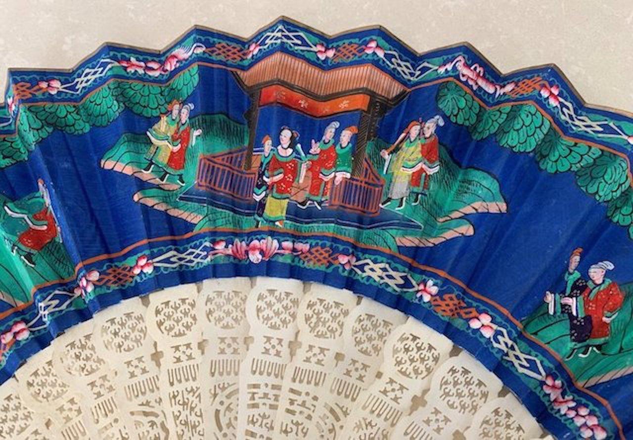Chinese Export Beautiful Chinese fan of Canton of the 19th Century For Sale
