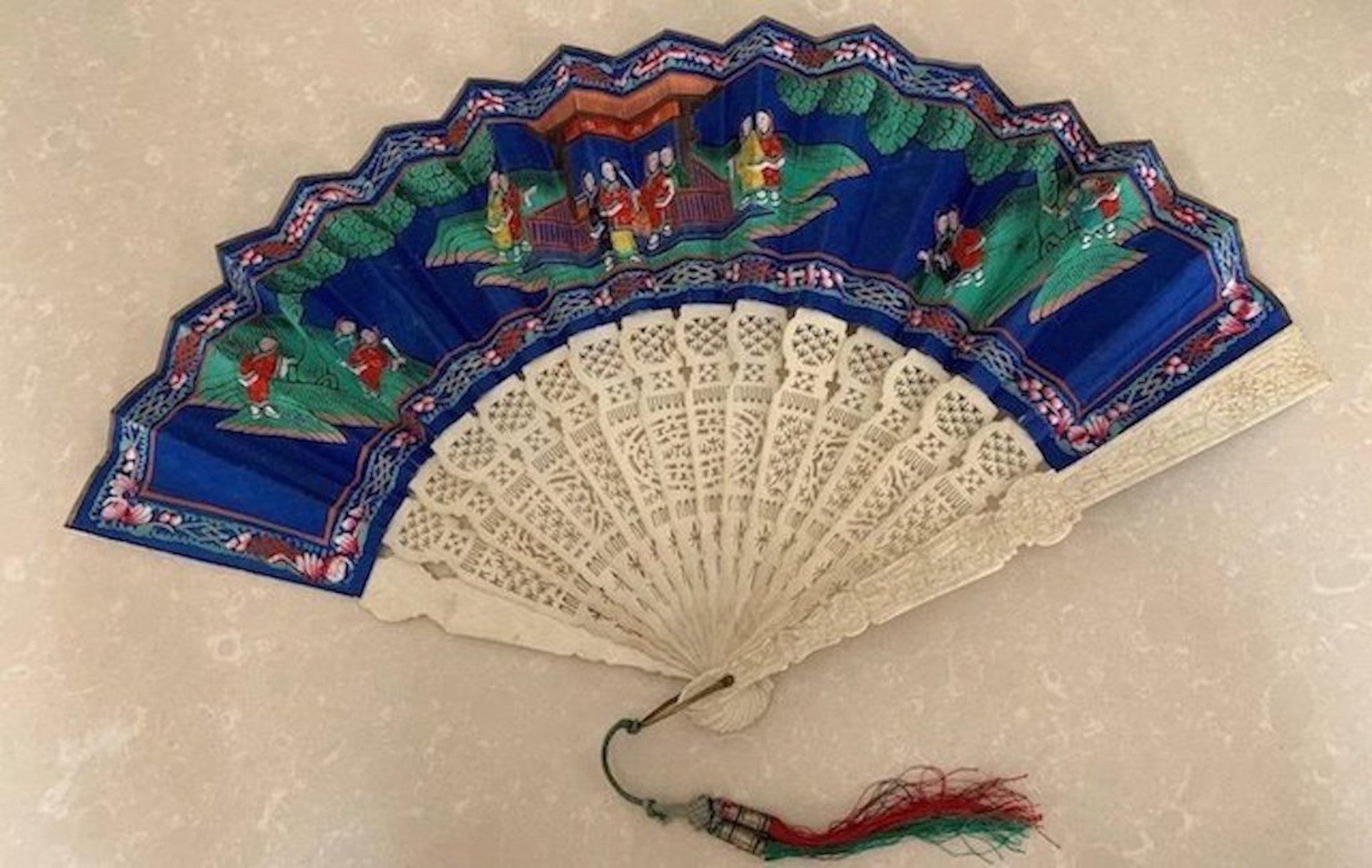 Beautiful Chinese fan of Canton of the 19th Century For Sale 2