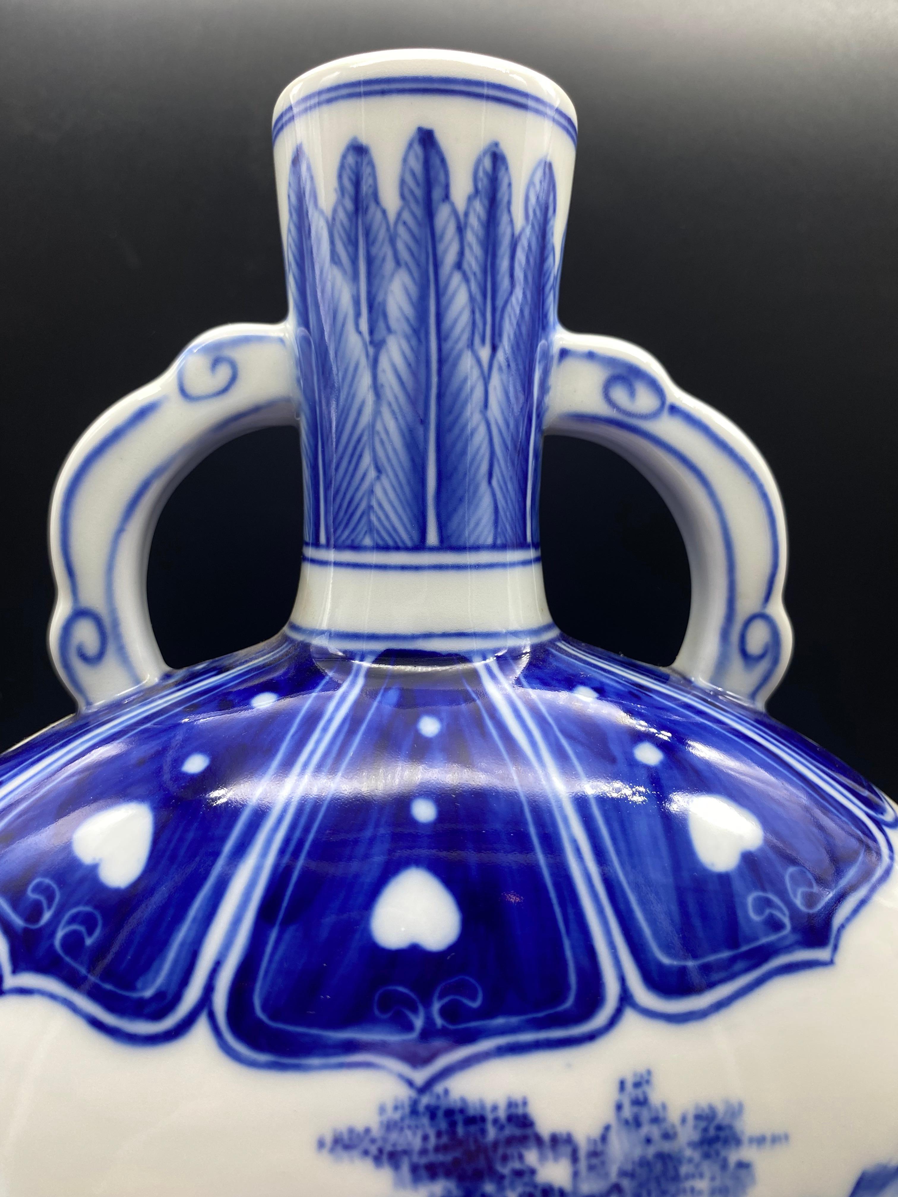 Magnifique vase gourde chinois en porcelaine blanche et bleue en vente 5