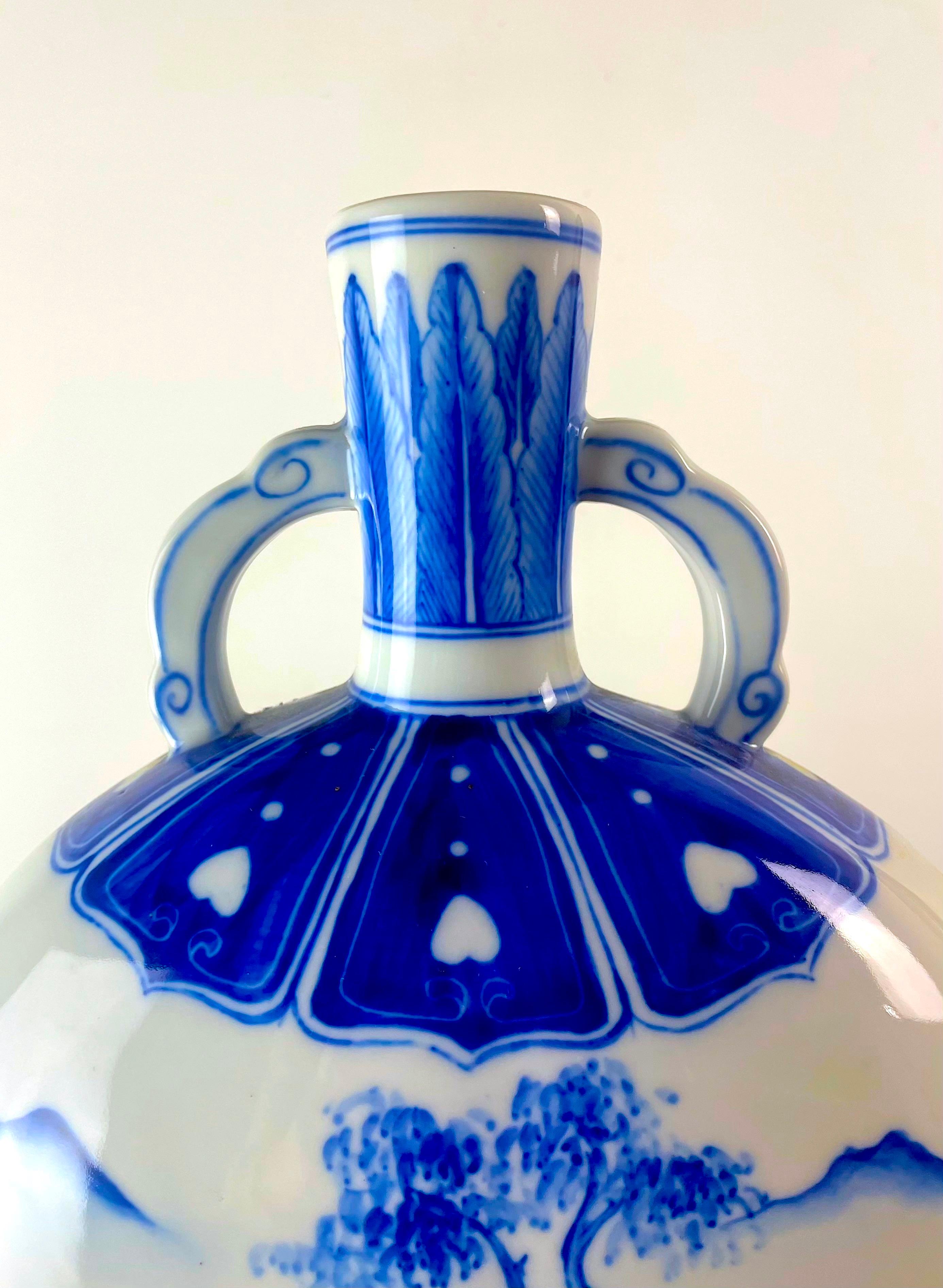 Magnifique vase gourde chinois en porcelaine blanche et bleue en vente 6