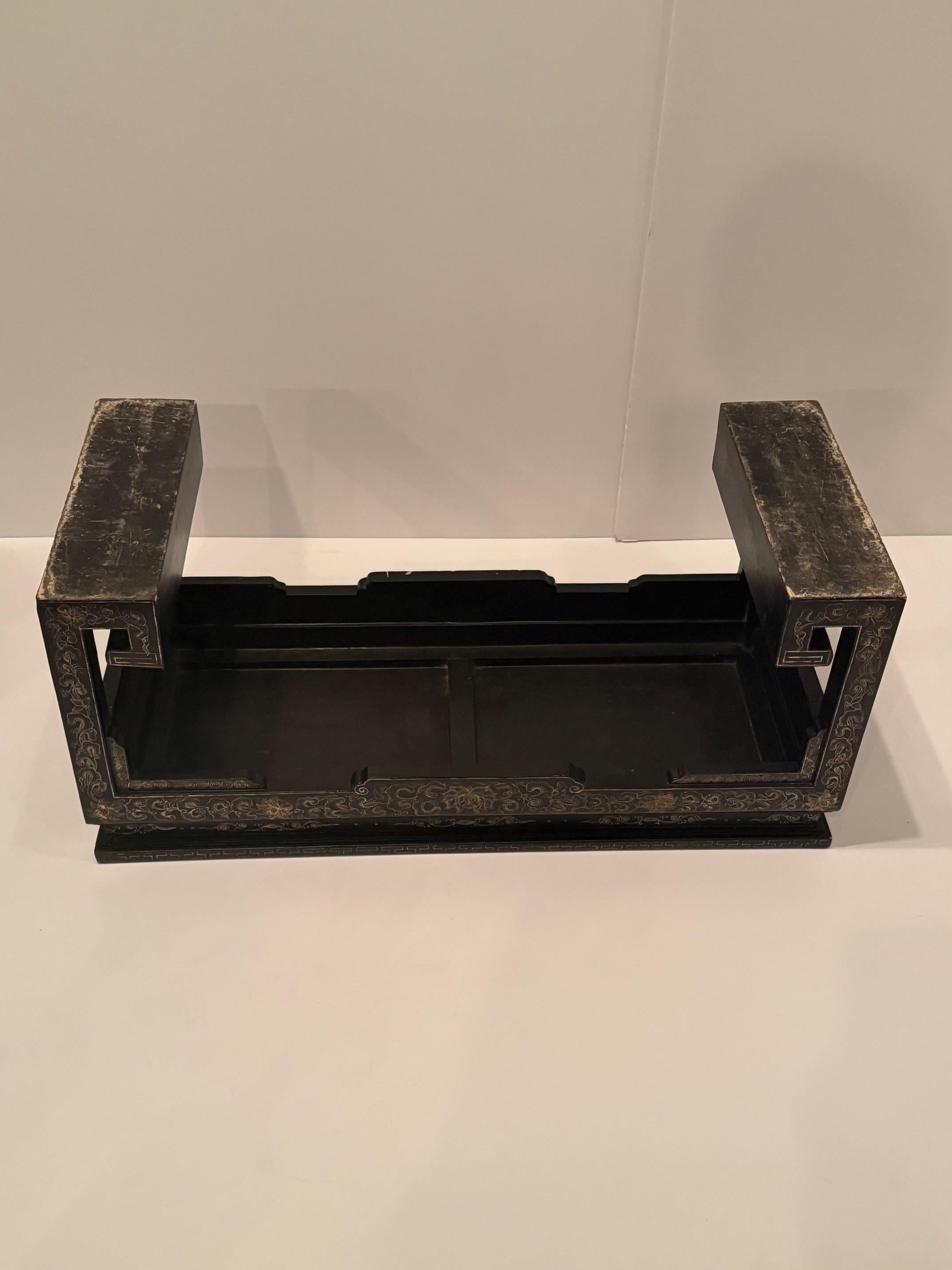 Magnifique table basse chinoise laquée en vente 7