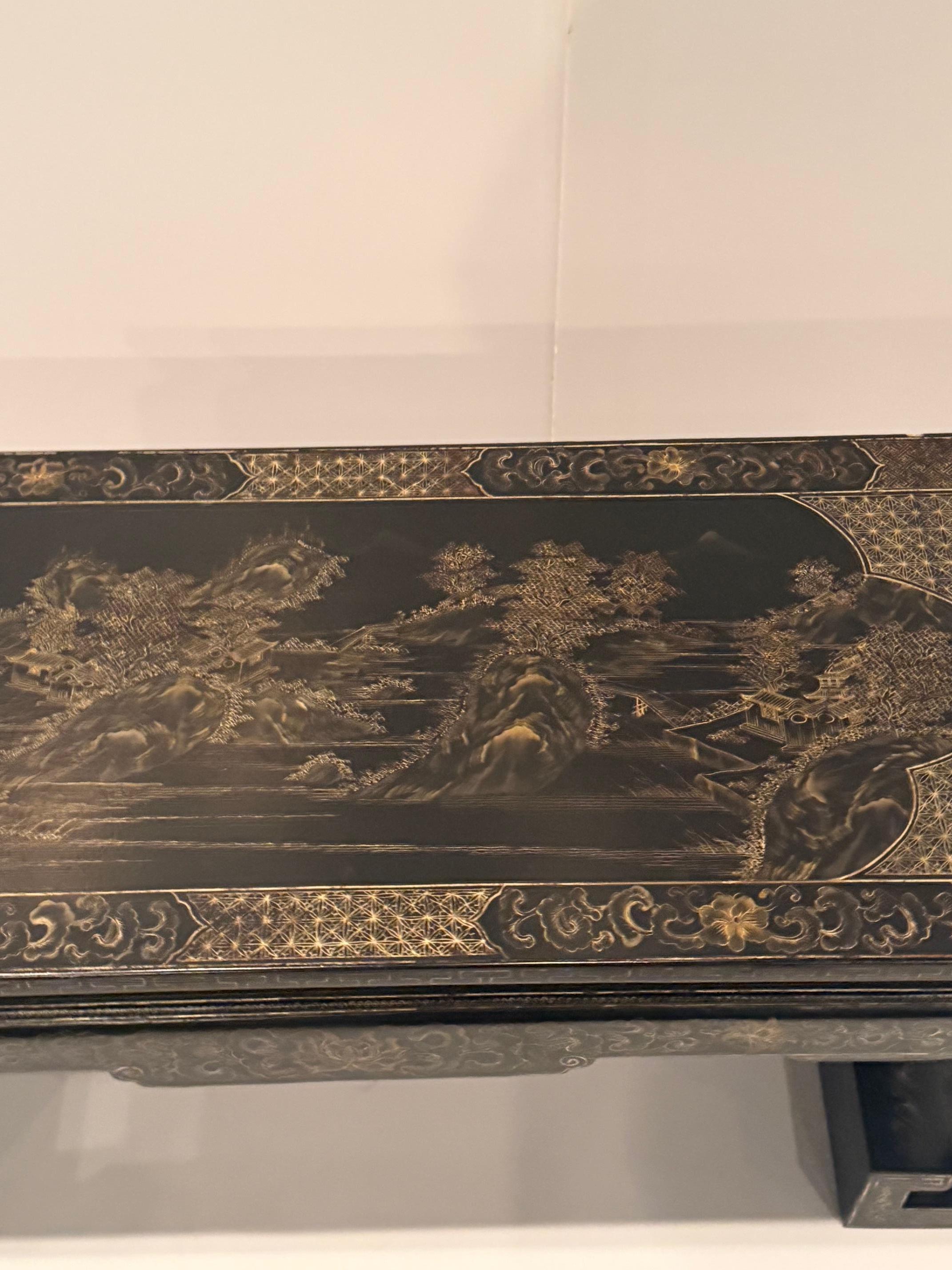 Exportation chinoise Magnifique table basse chinoise laquée en vente