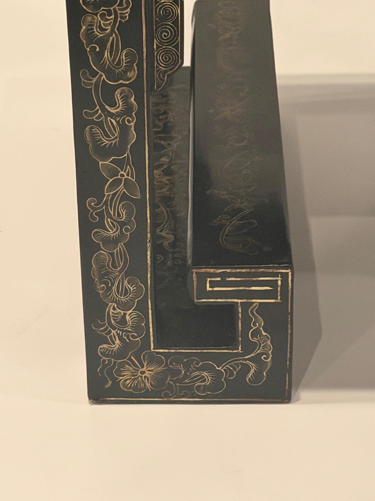 Milieu du XXe siècle Magnifique table basse chinoise laquée en vente