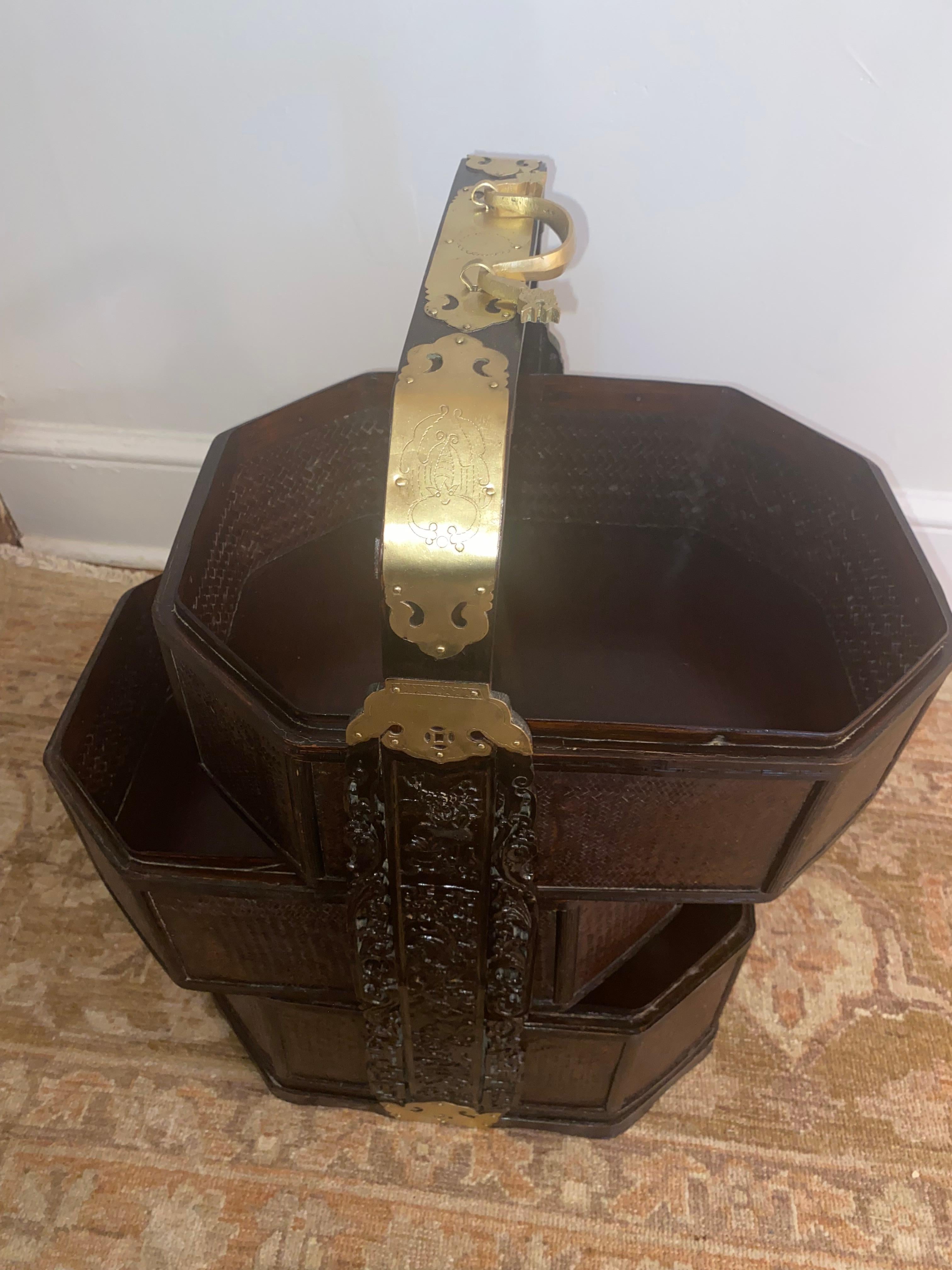 Milieu du XXe siècle Magnifique panier de mariage chinois en vente