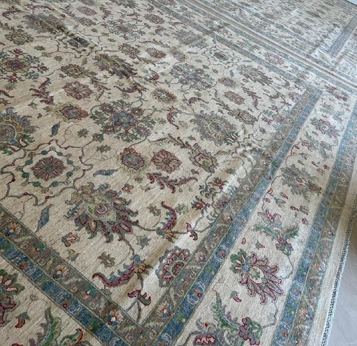 Beautiful Chobi Handmade Hand Knotted Oversized Rug from Afghanistan In New Condition For Sale In Sharjah, AE