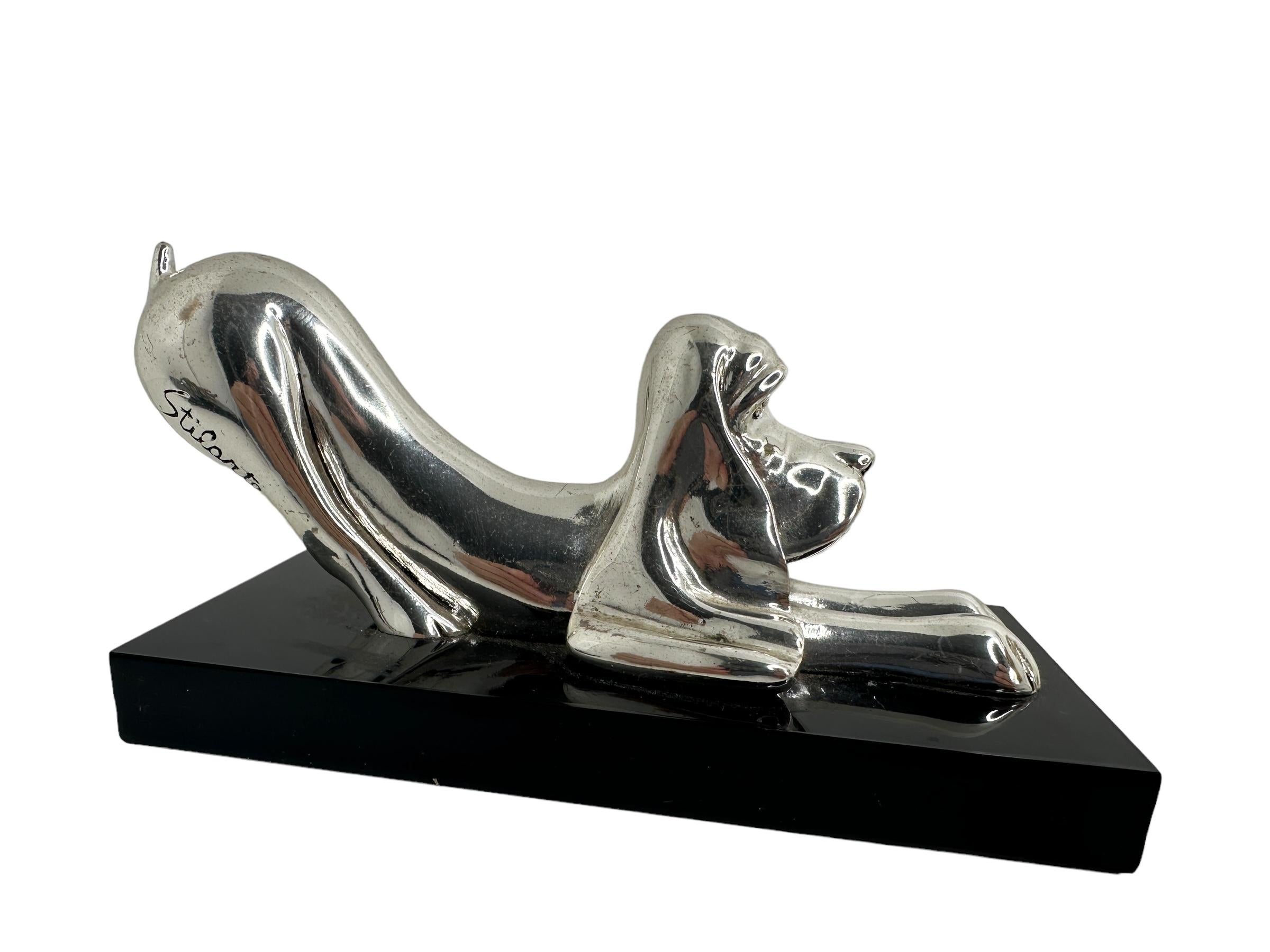 This chrome plated metal dog statue was made in the 1980s by Stilarte in Italy. It is signed and has the original label. This is a beautiful decorative piece, it can be displayed as a sculptural focal point on a credenza or sideboard or just at your