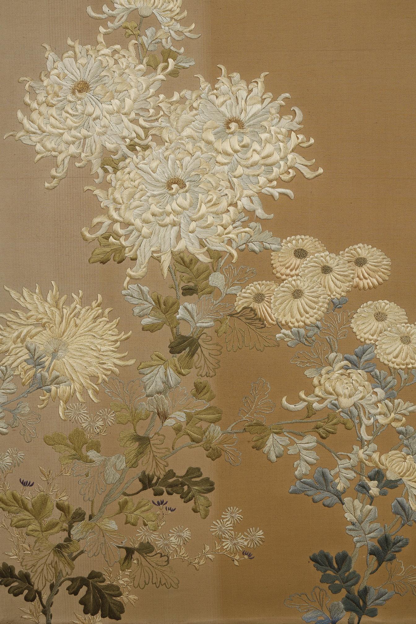 Lacquered Beautiful Chrysanthemum screen with the Honda clan coat of arms. Meiji Japan