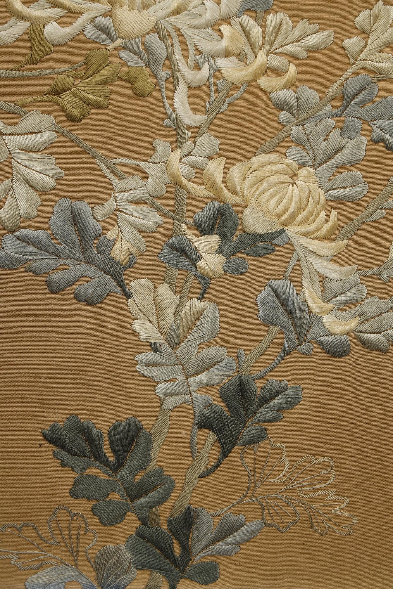 Silk Beautiful Chrysanthemum screen with the Honda clan coat of arms. Meiji Japan