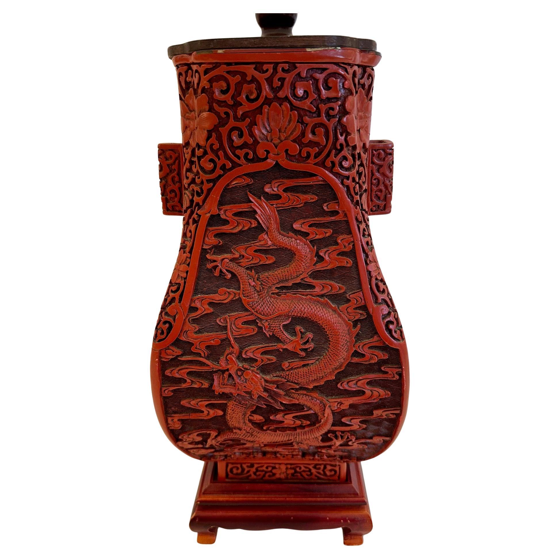 Chinesische geschnitzte Holz Zinnober Tischlampe 1950er Jahre
27