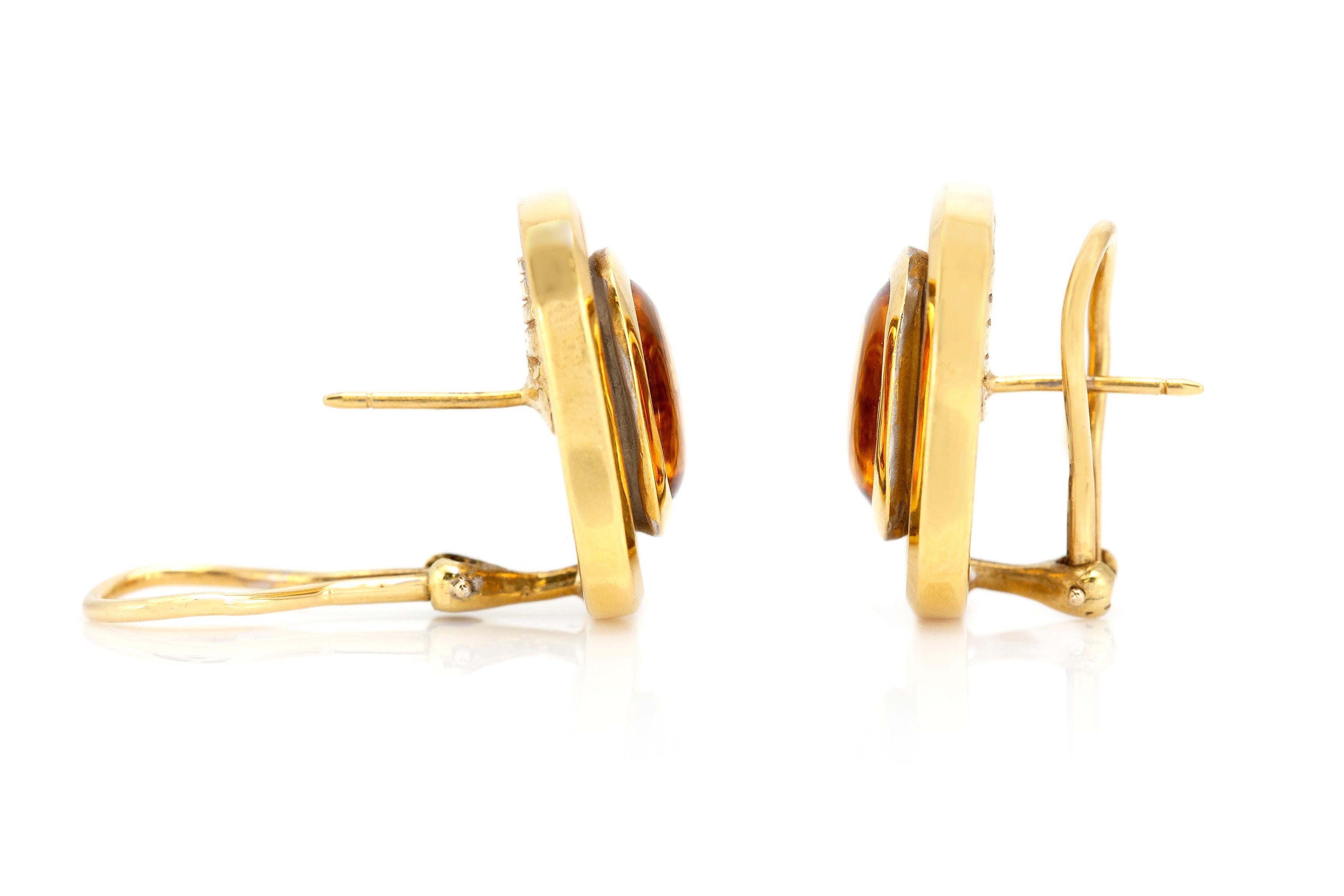 Beautiful Citrine with 18 Karat Yellow Gold Earrings In Excellent Condition For Sale In New York, NY