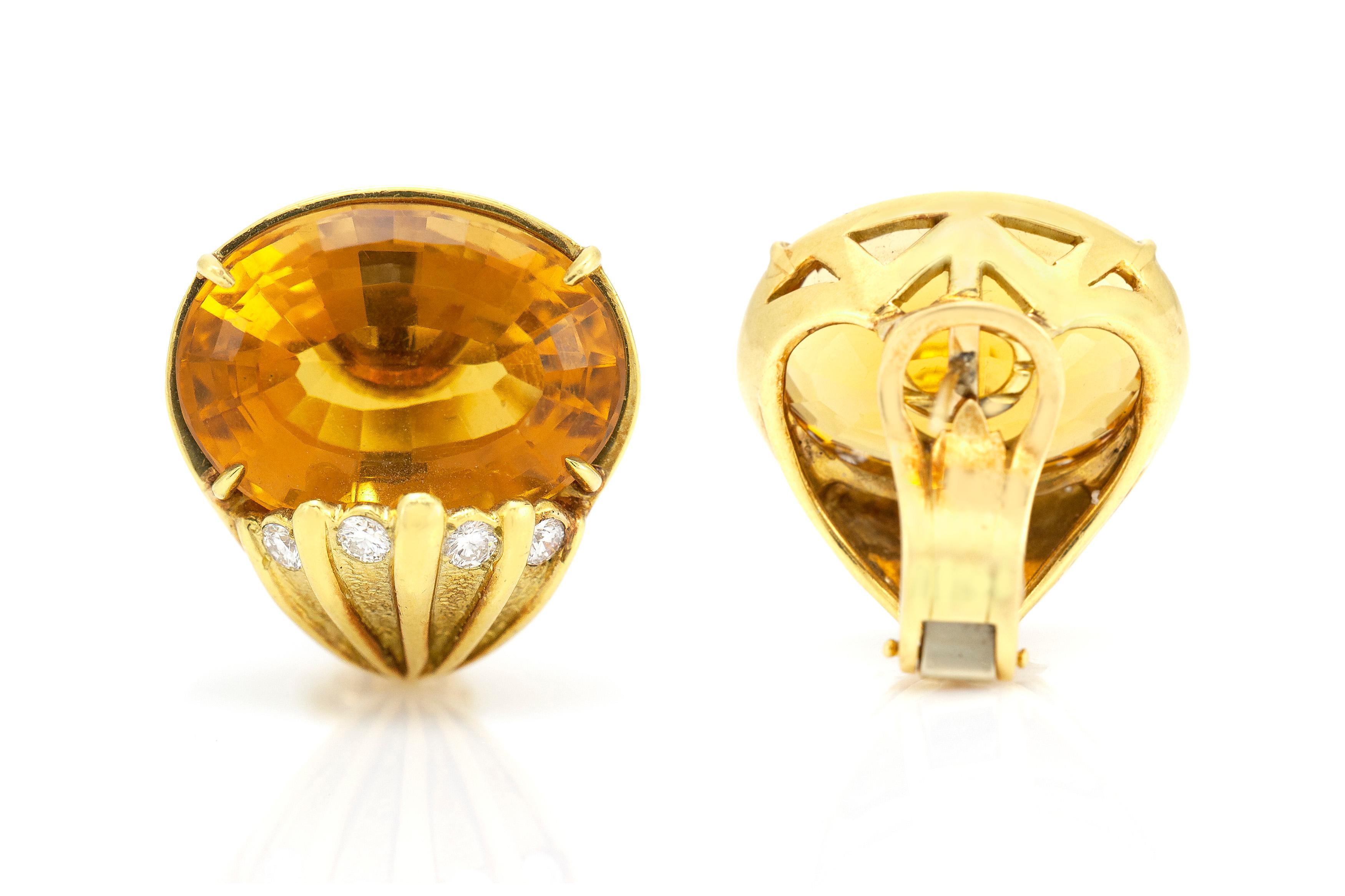 Beautiful Citrine with 18 Karat Yellow Gold Earrings In Excellent Condition For Sale In New York, NY