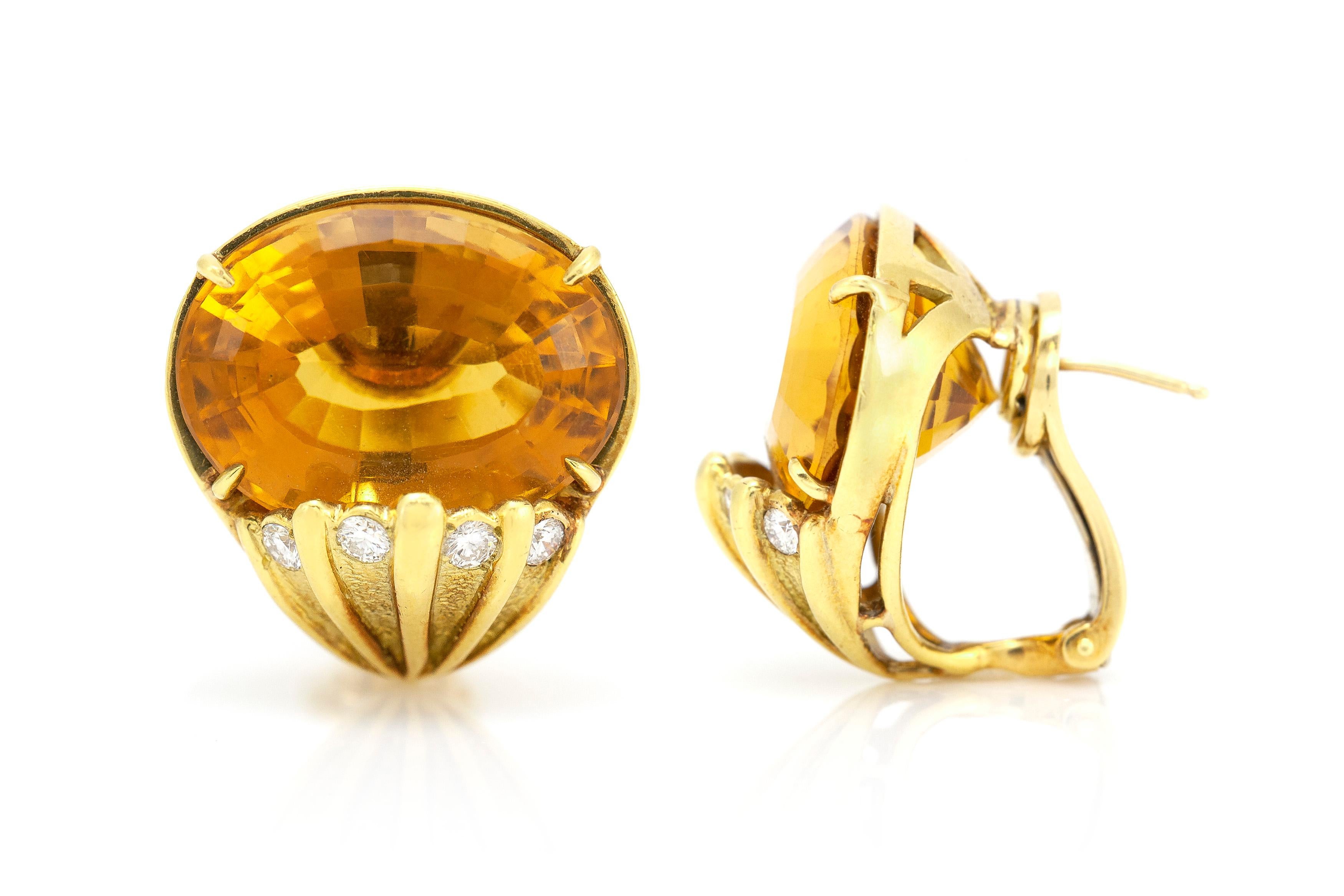 Women's Beautiful Citrine with 18 Karat Yellow Gold Earrings For Sale