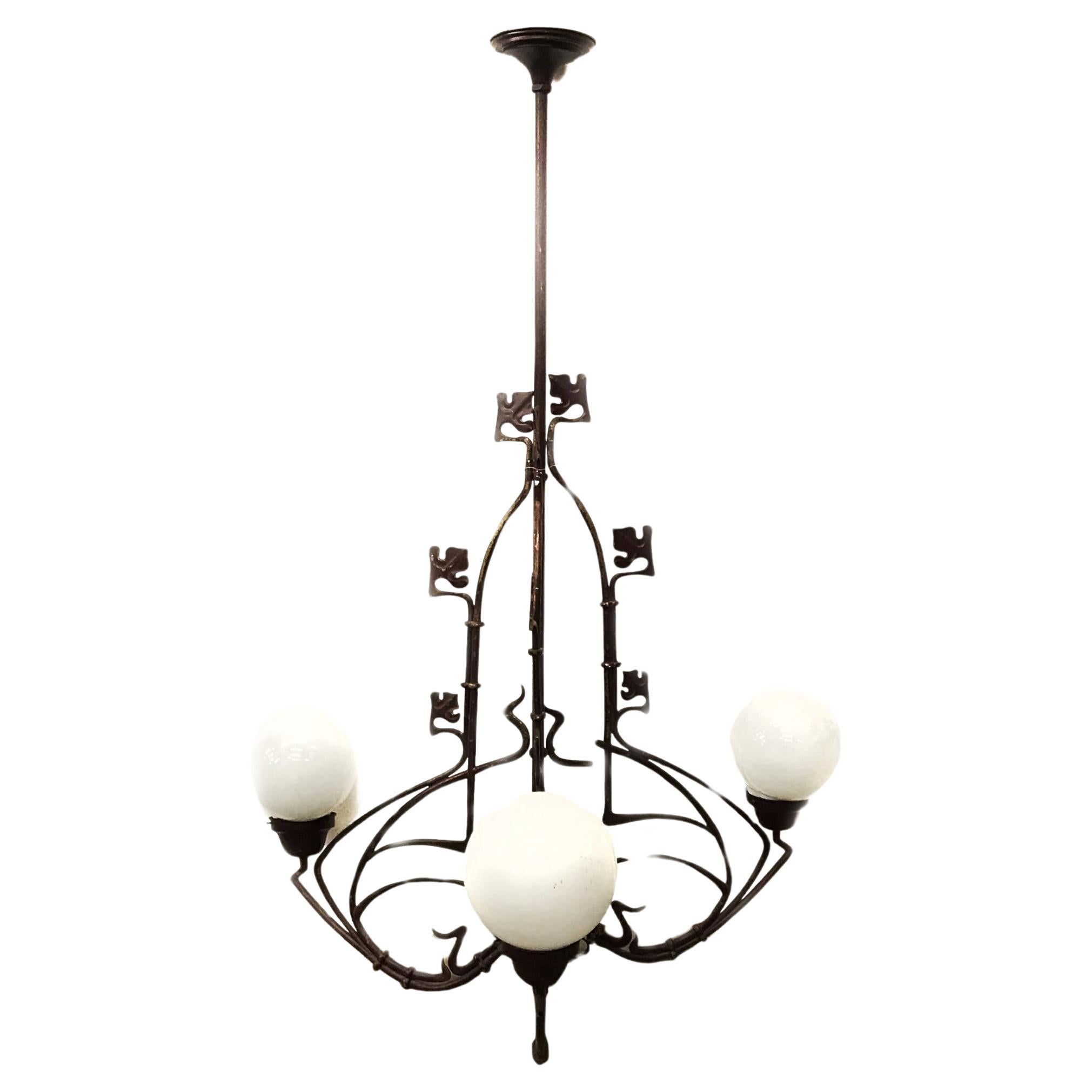 Belle, Classic, Jugenstil, Fonte, Suspension en vente