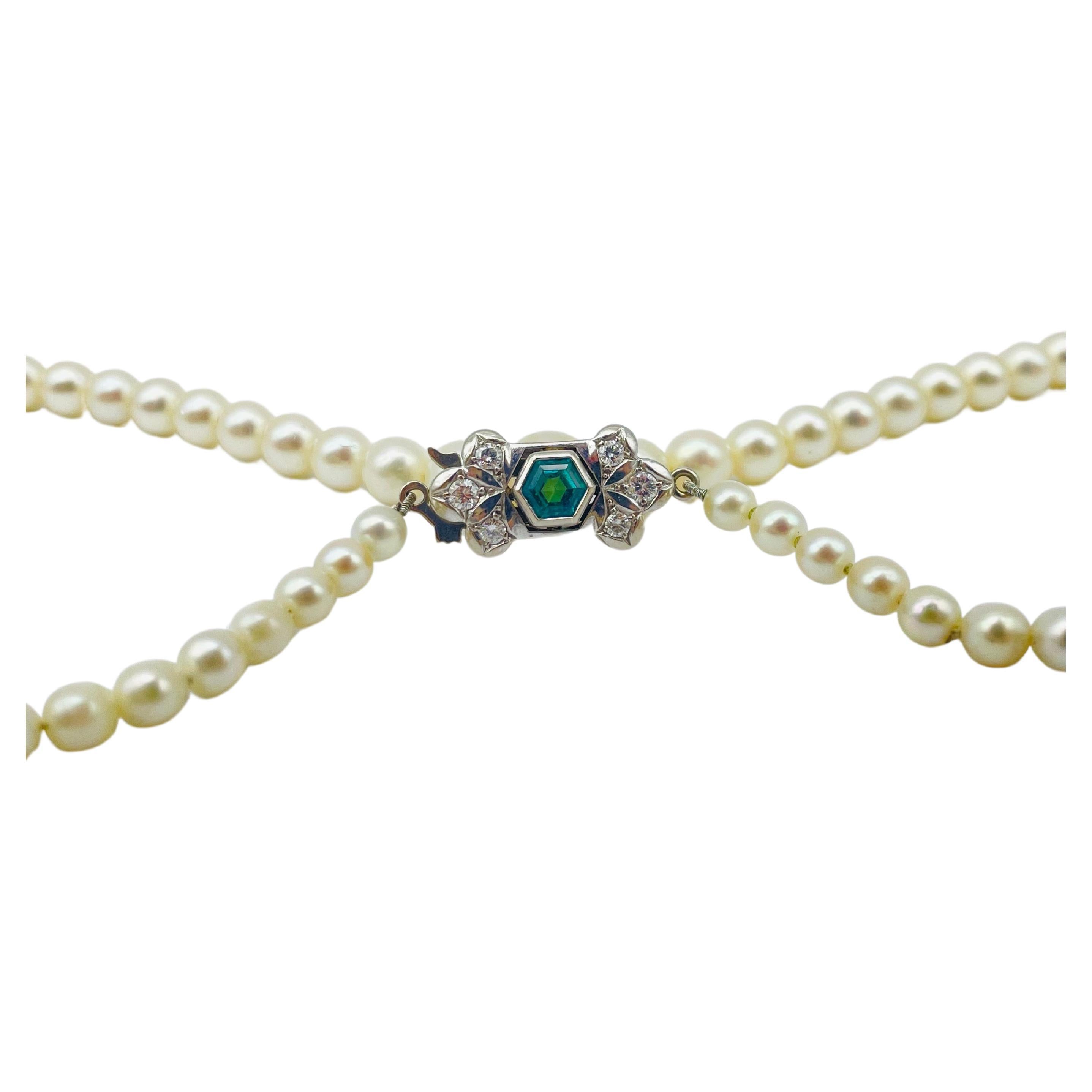 Beautiful Classic Pearl Necklace with Diamonds For Sale