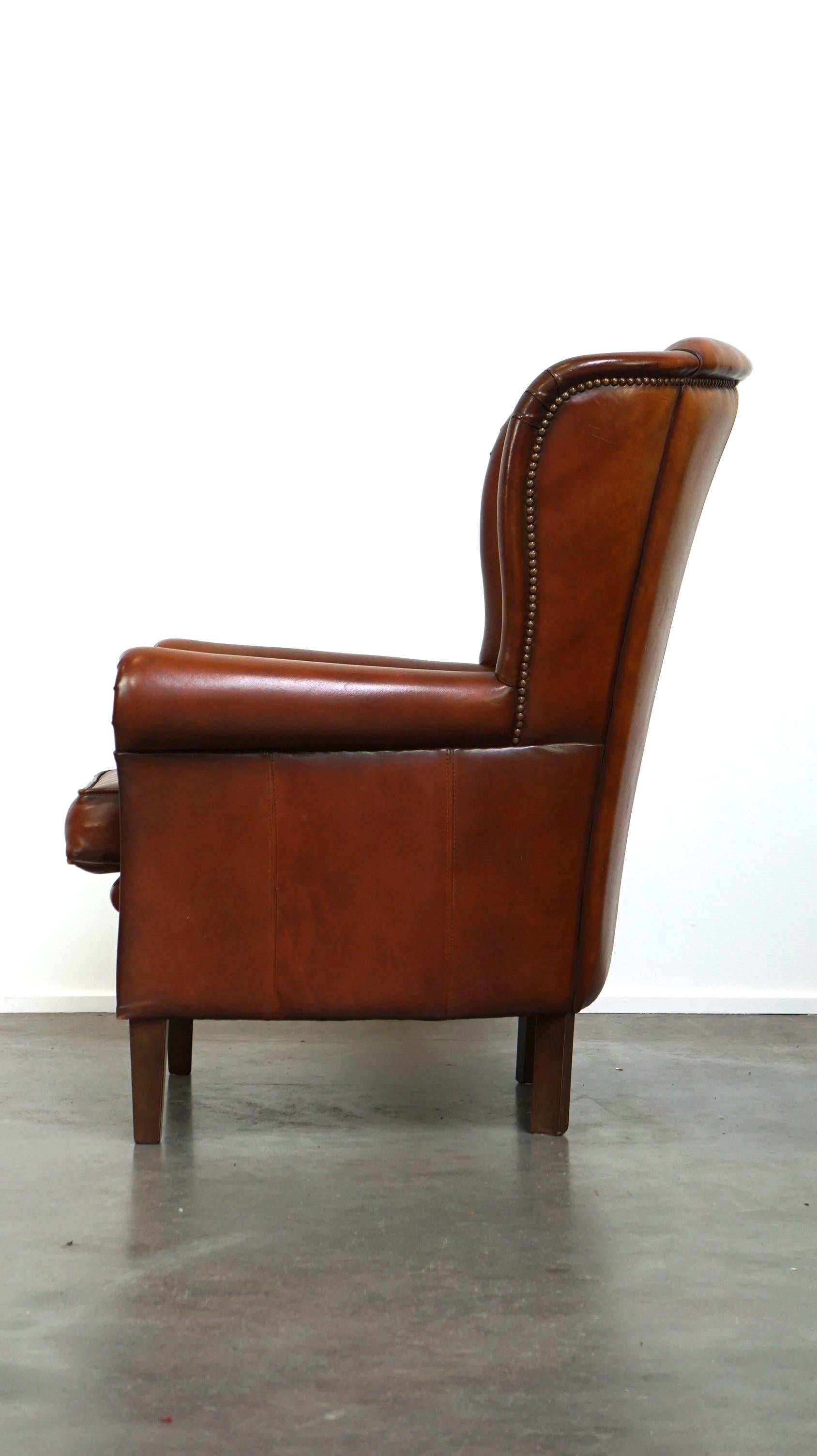 Beautiful classic sheepskin armchair with a beautiful appearance In Good Condition For Sale In Harderwijk, NL