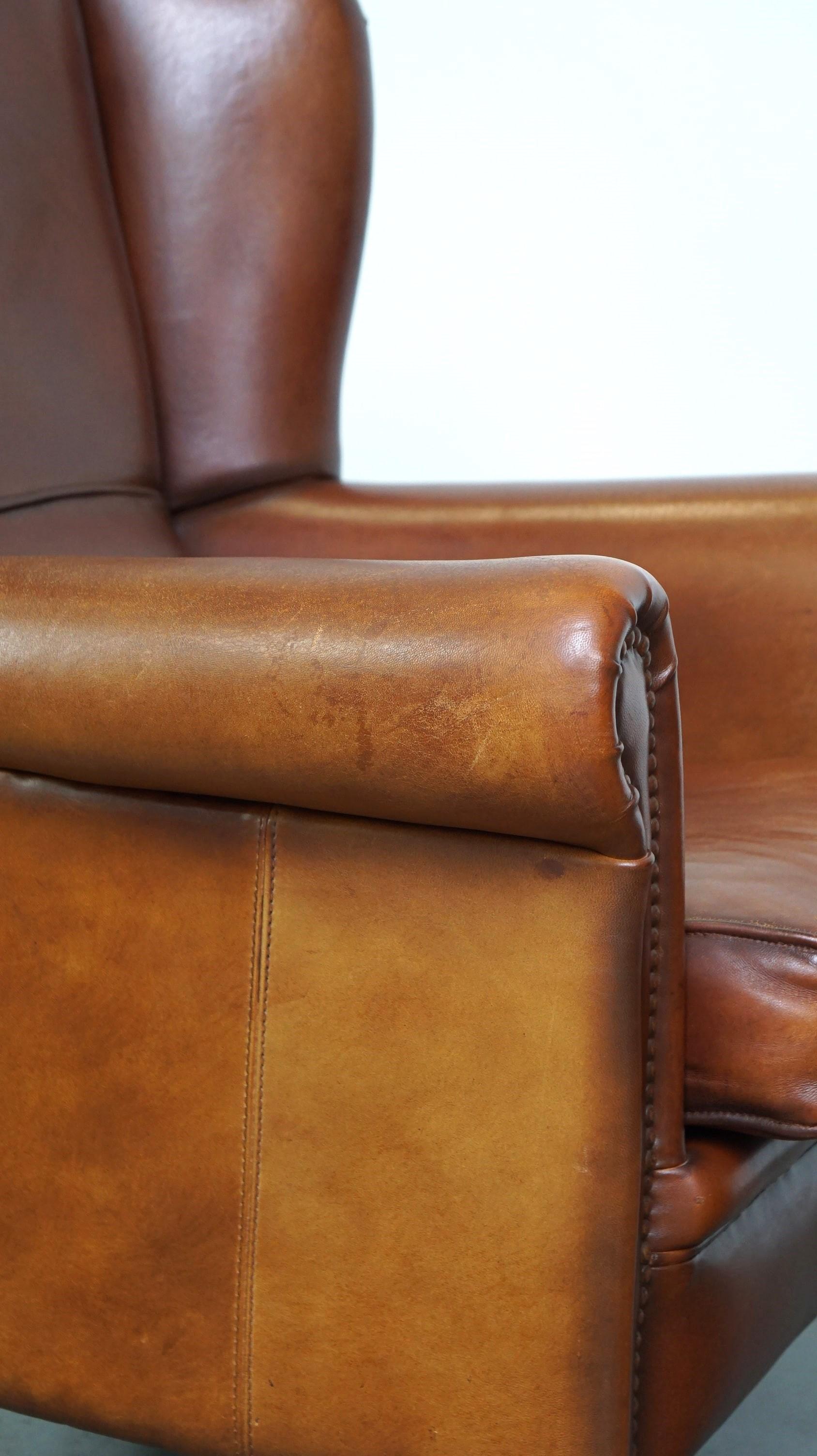 Beautiful classic sheepskin armchair with a beautiful appearance For Sale 3