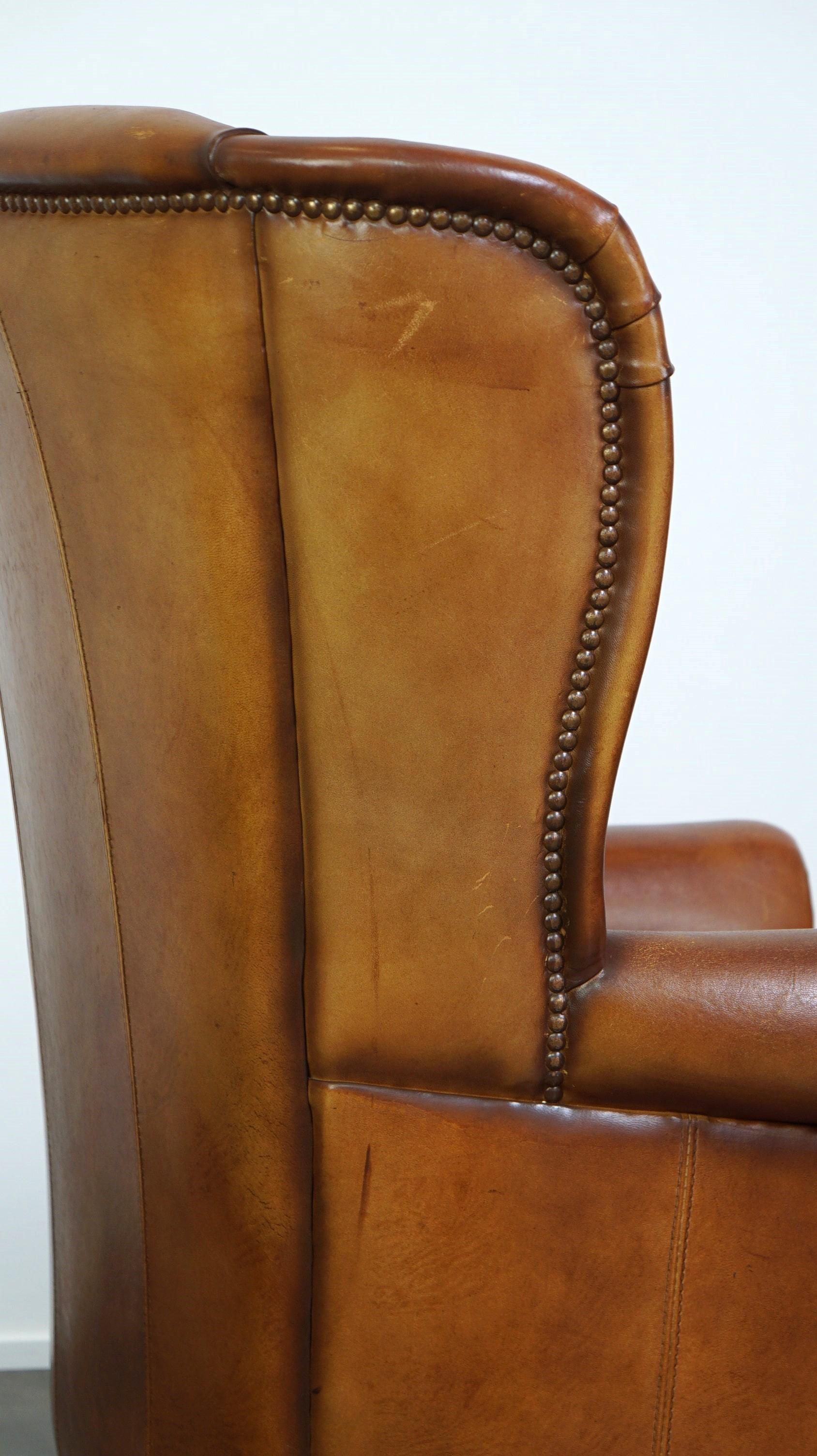 Beautiful classic sheepskin armchair with a beautiful appearance For Sale 4