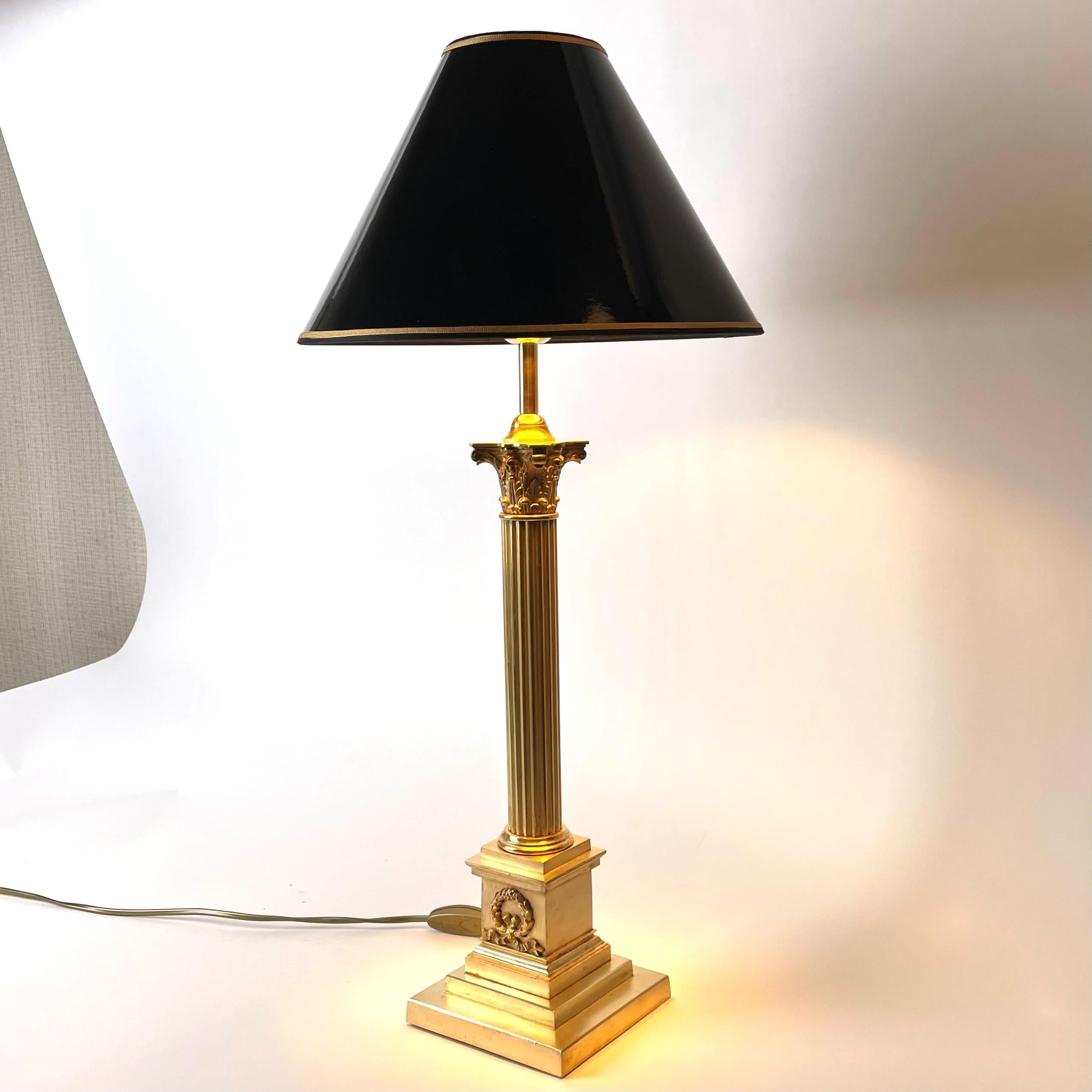 Romain classique Belle lampe de table Classic en or mat du 19e siècle en vente
