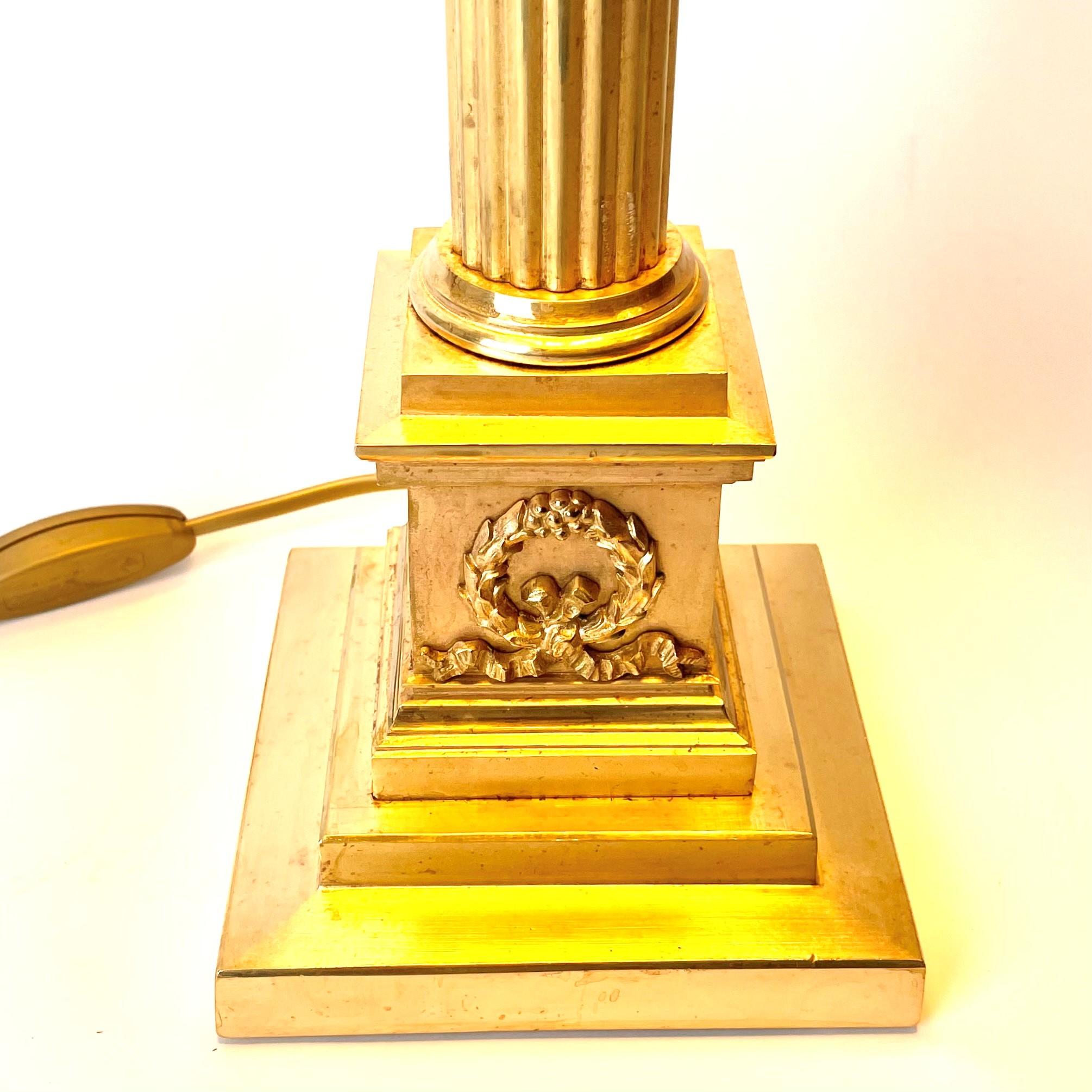 Classical Roman Beautiful Classic Table Lamp in Matte Gold from the 19th Century
