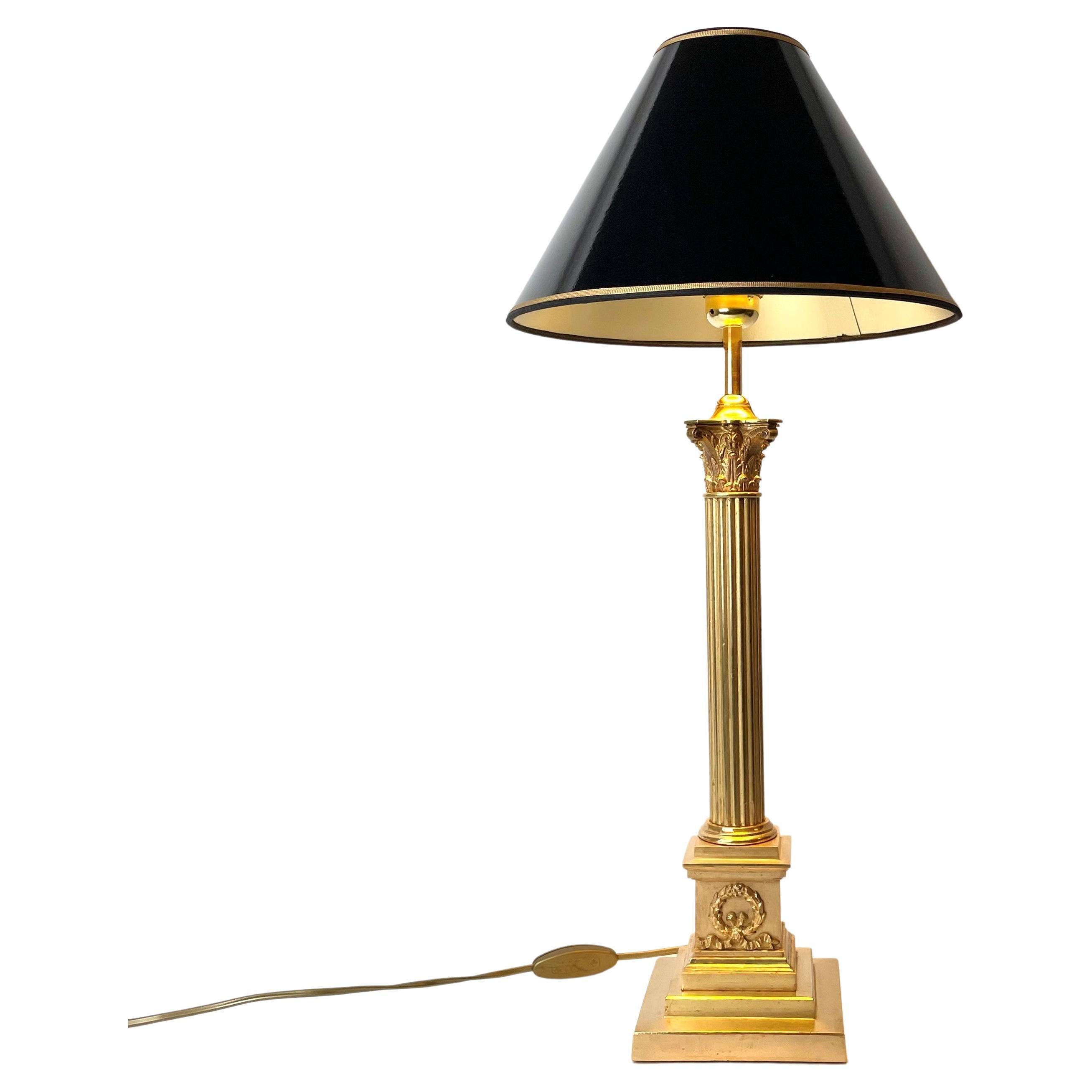 Belle lampe de table Classic en or mat du 19e siècle en vente