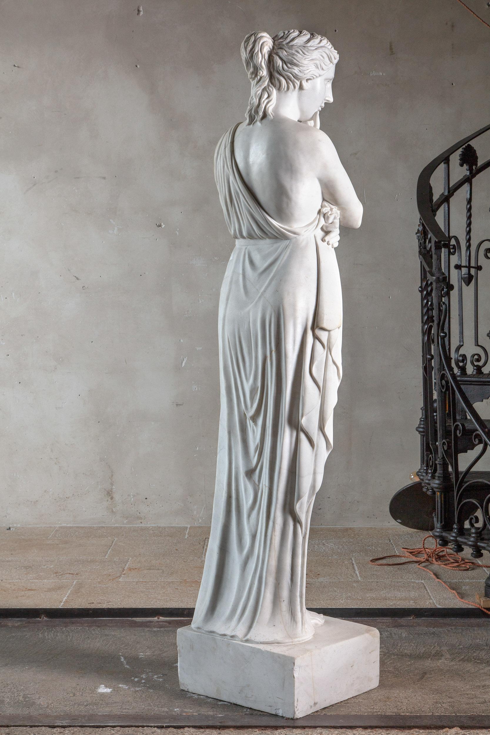 Beautiful Classical Hand Carved Life-Sized Statue of Venus In Good Condition In Baambrugge, NL