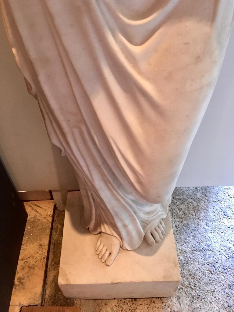 Beautiful Classical HandCarved LifeSized Statue of Venus For Sale at