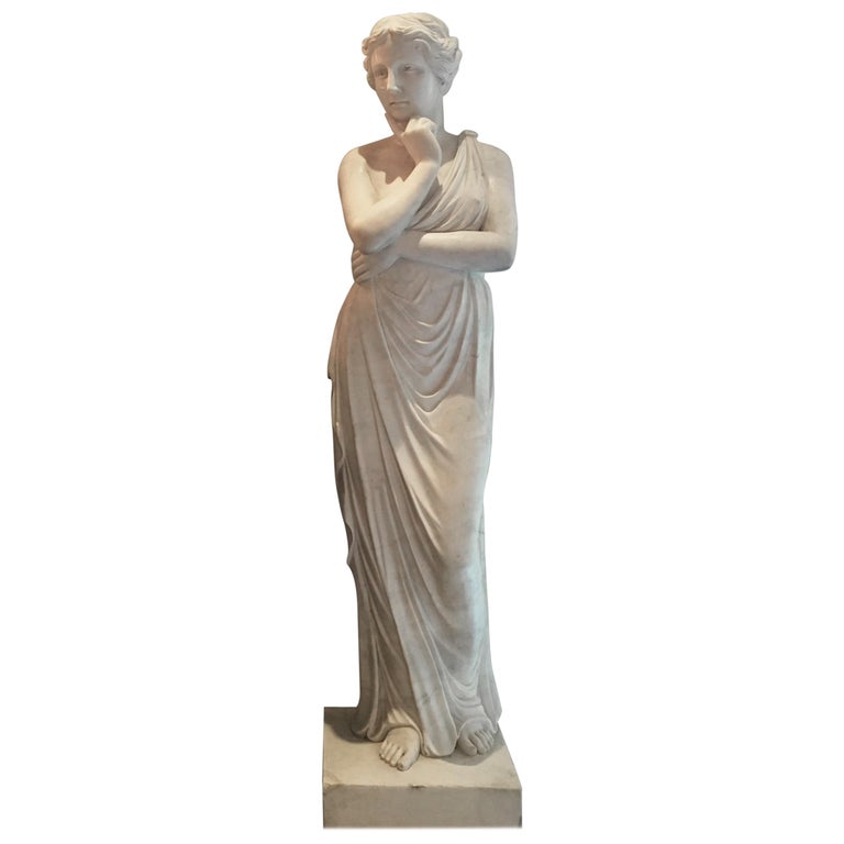 Beautiful Classical HandCarved LifeSized Statue of Venus For Sale at