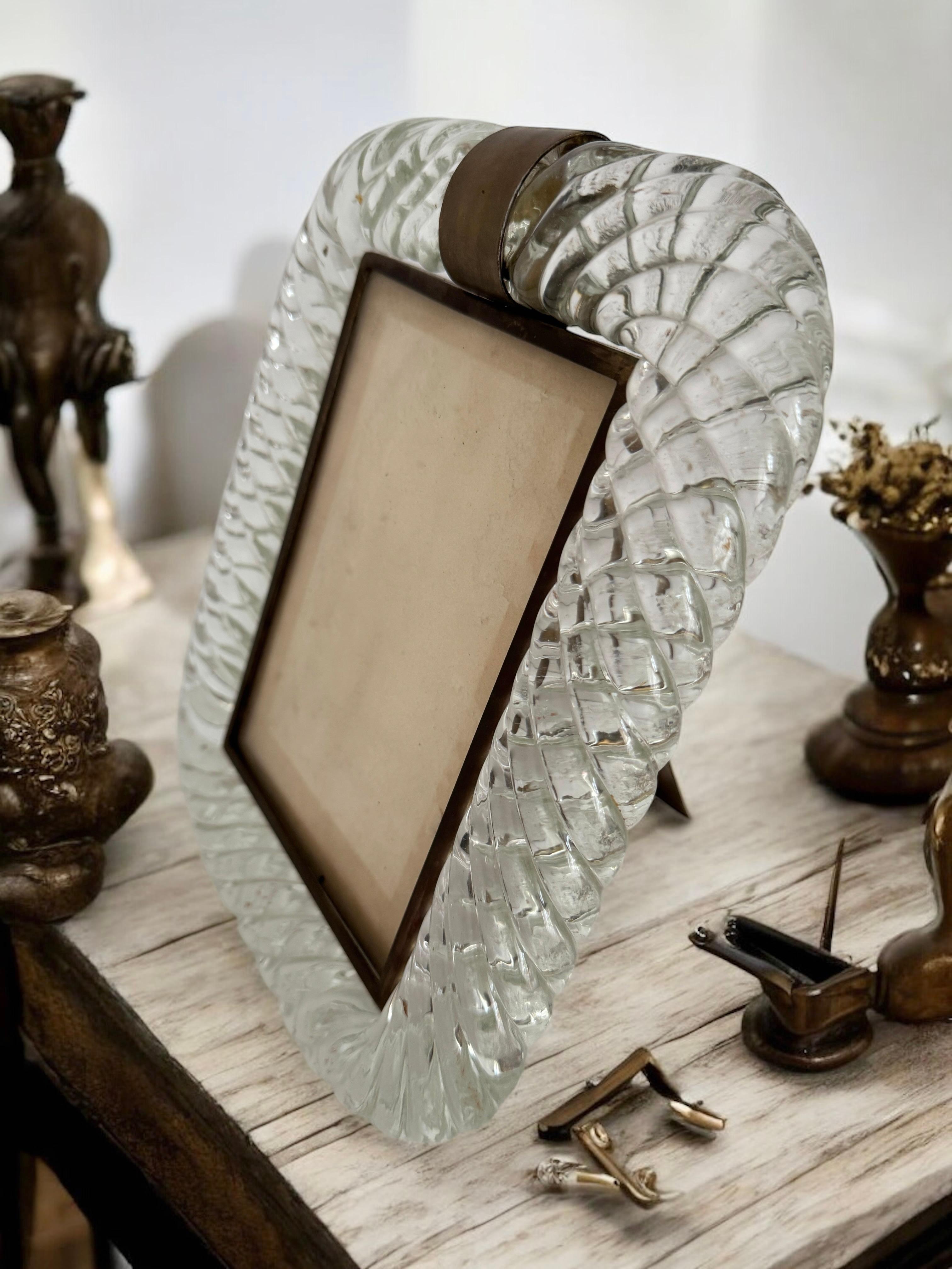Precioso marco de cristal de Murano retorcido transparente y latón de Barovier E Toso en venta 8