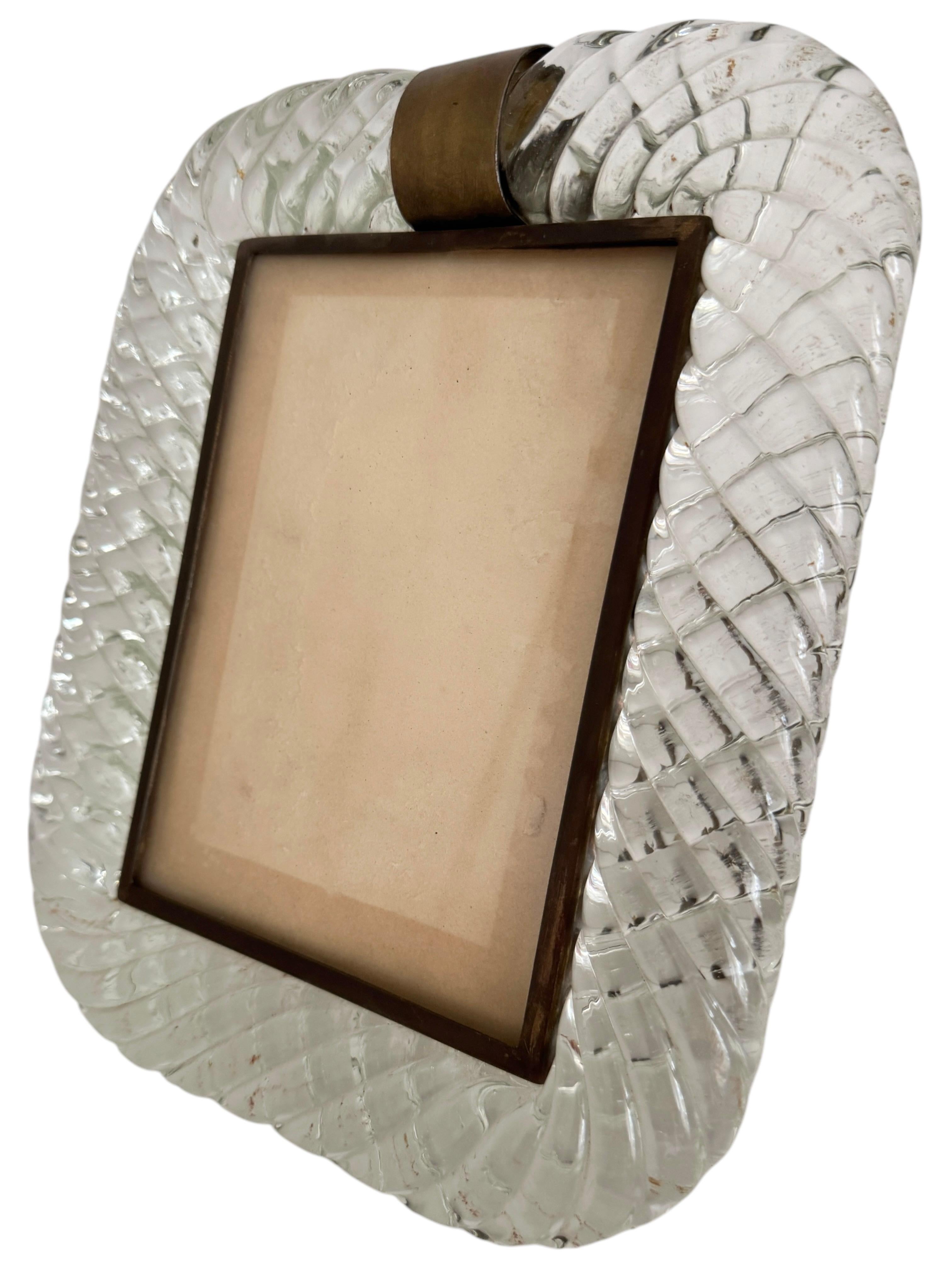 Precioso marco de cristal de Murano retorcido transparente y latón de Barovier E Toso en venta 11