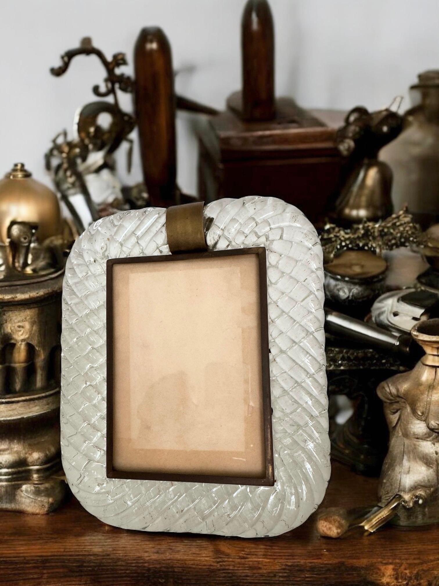 Precioso marco de cristal de Murano retorcido transparente y latón de Barovier E Toso Regencia de Hollywood en venta