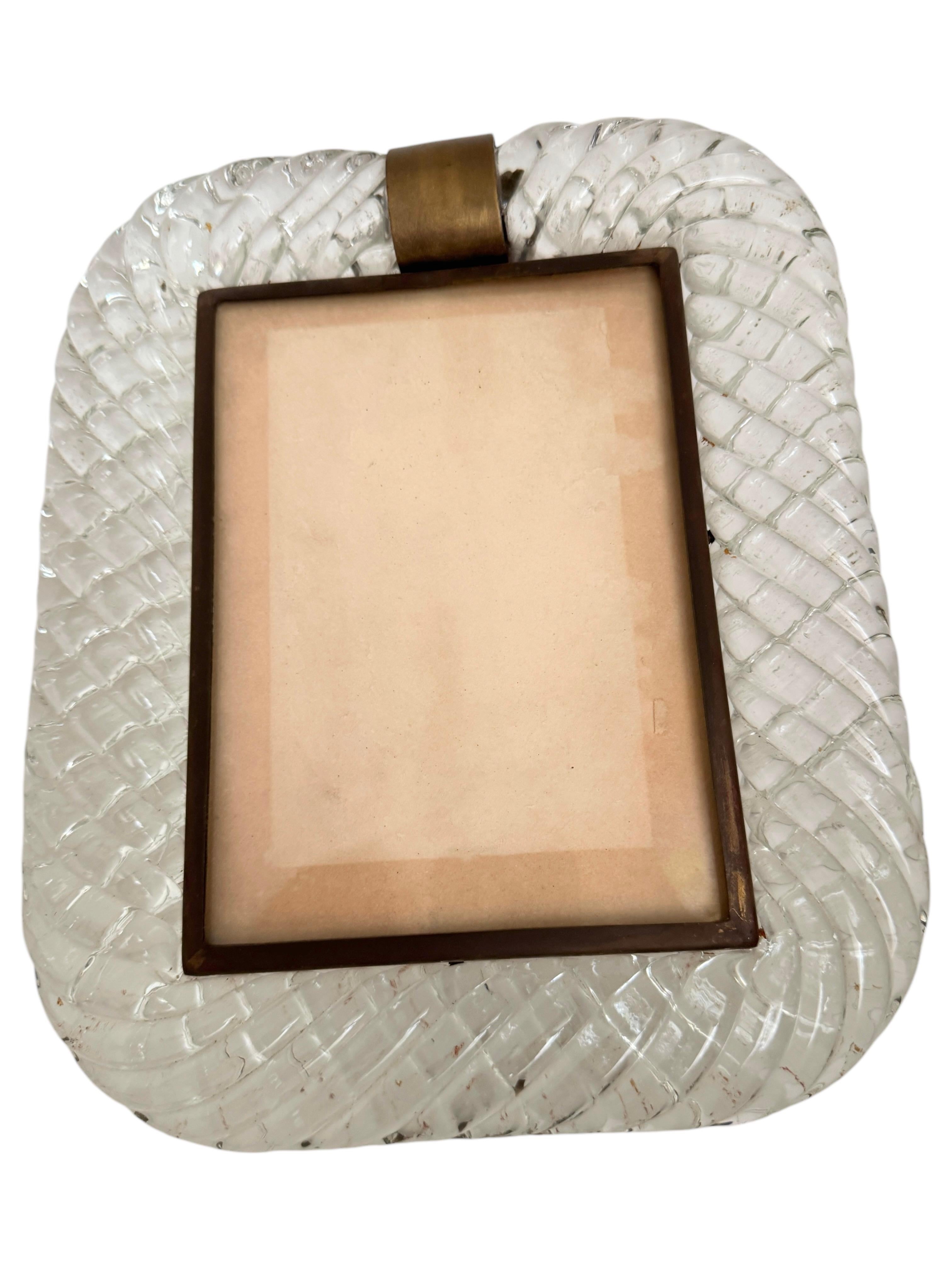 Precioso marco de cristal de Murano retorcido transparente y latón de Barovier E Toso Italiano en venta