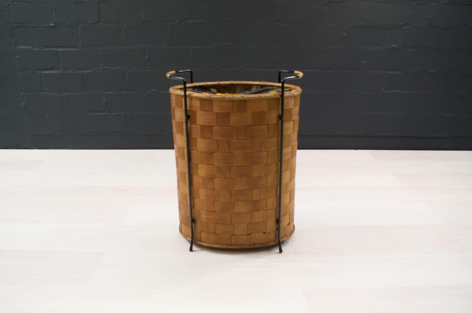 Mid-Century Modern Beautiful Clothes Basket of Teak Veneer Wickerwork and String, 1960s For Sale