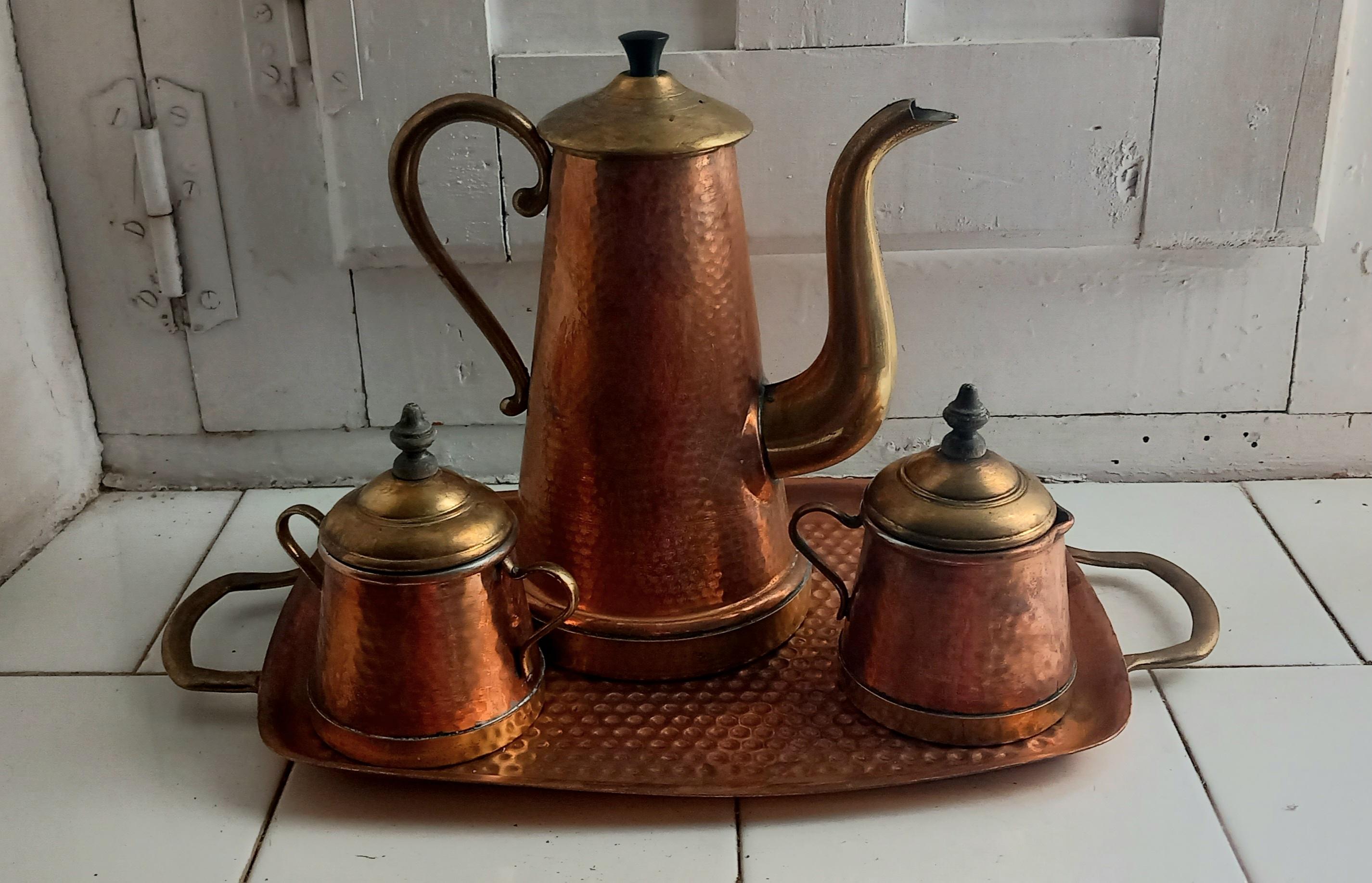 Copper and Brass Coffee or Tea set, Very Decorative  Early 20th Century For Sale 8