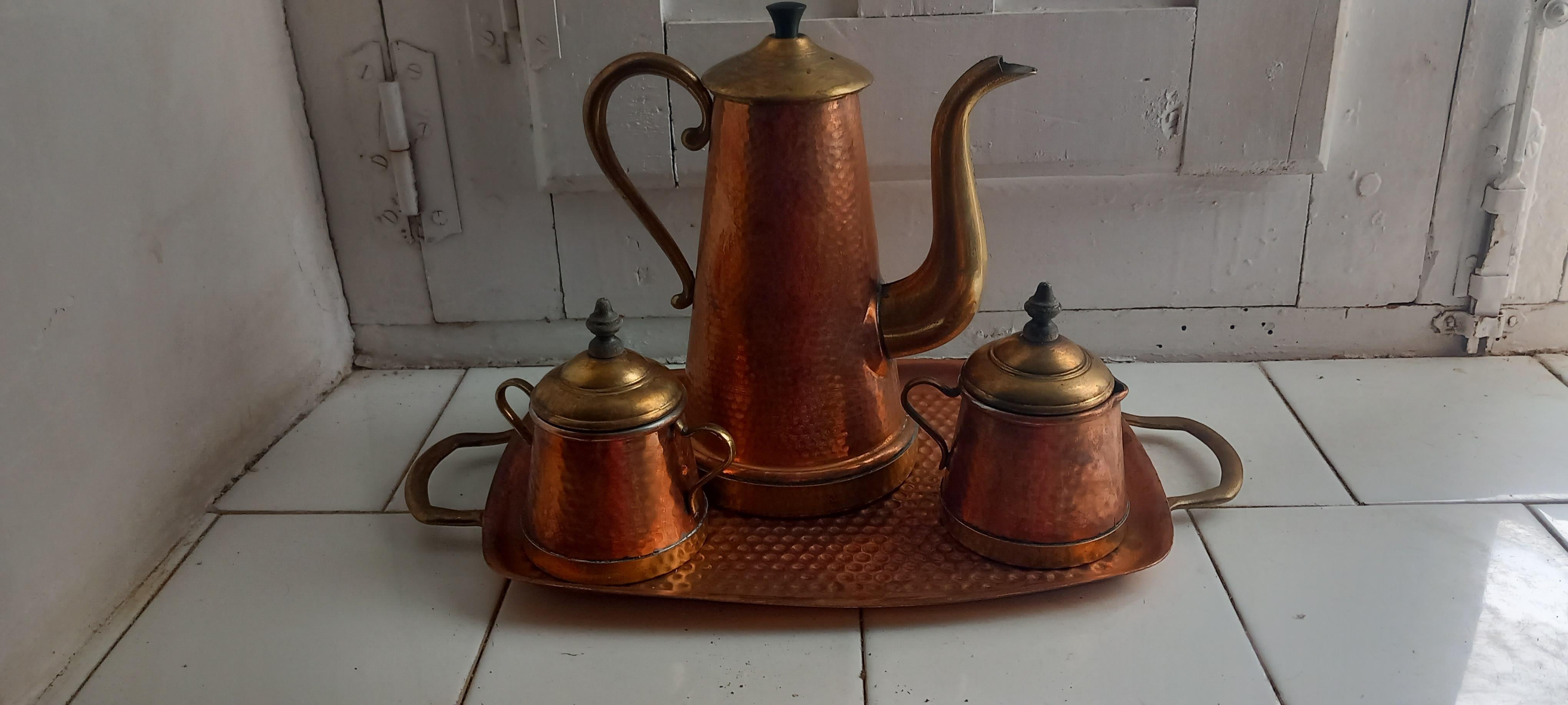 Copper and Brass Coffee or Tea set, Very Decorative  Early 20th Century For Sale 9