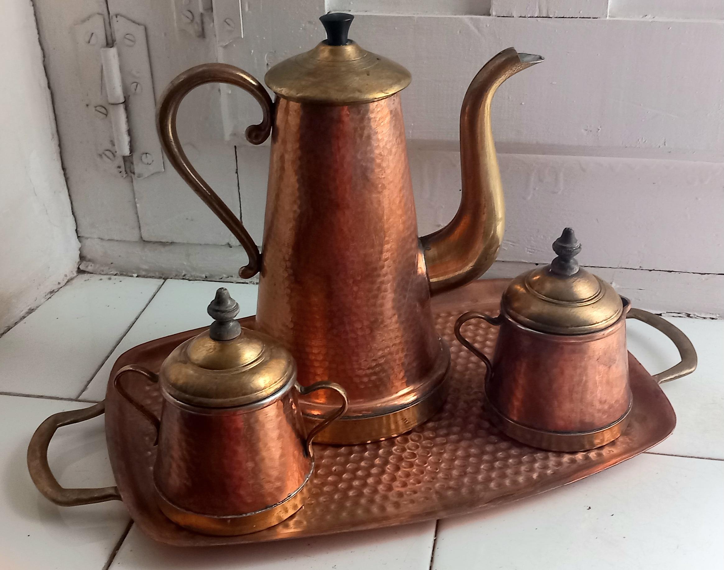 Beautiful coffee or tea set, very decorative copper and brass

  Precise copper and brass coffee serving set. The set consists of a coffee pot, sugar bowl, milk jug and tray. All of the same material, copper and brass.

It is a rare piece to find,
