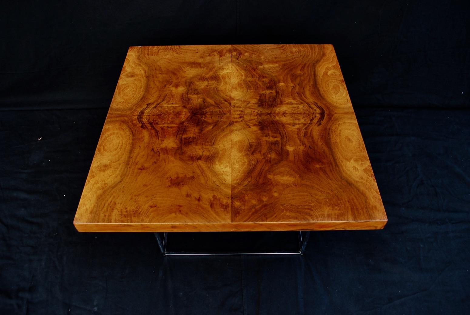 Mid-Century Modern Beautiful Coffee Table by Milo Baughman For Sale