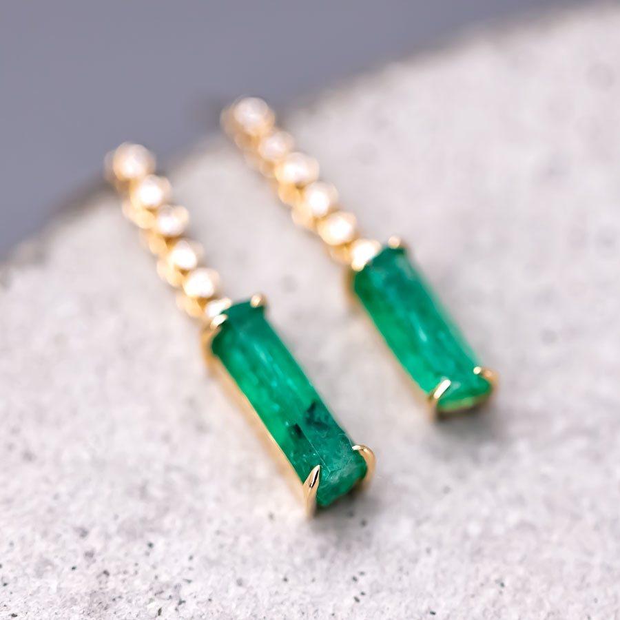 Bellissimi orecchini a goccia con diamante smeraldo grezzo colombiano in oro giallo 18 carati.


Spedizione nazionale gratuita USPS di prima classe! Borsa o scatola regalo in omaggio con ogni ordine!

L'opale, la regina delle gemme, è una delle