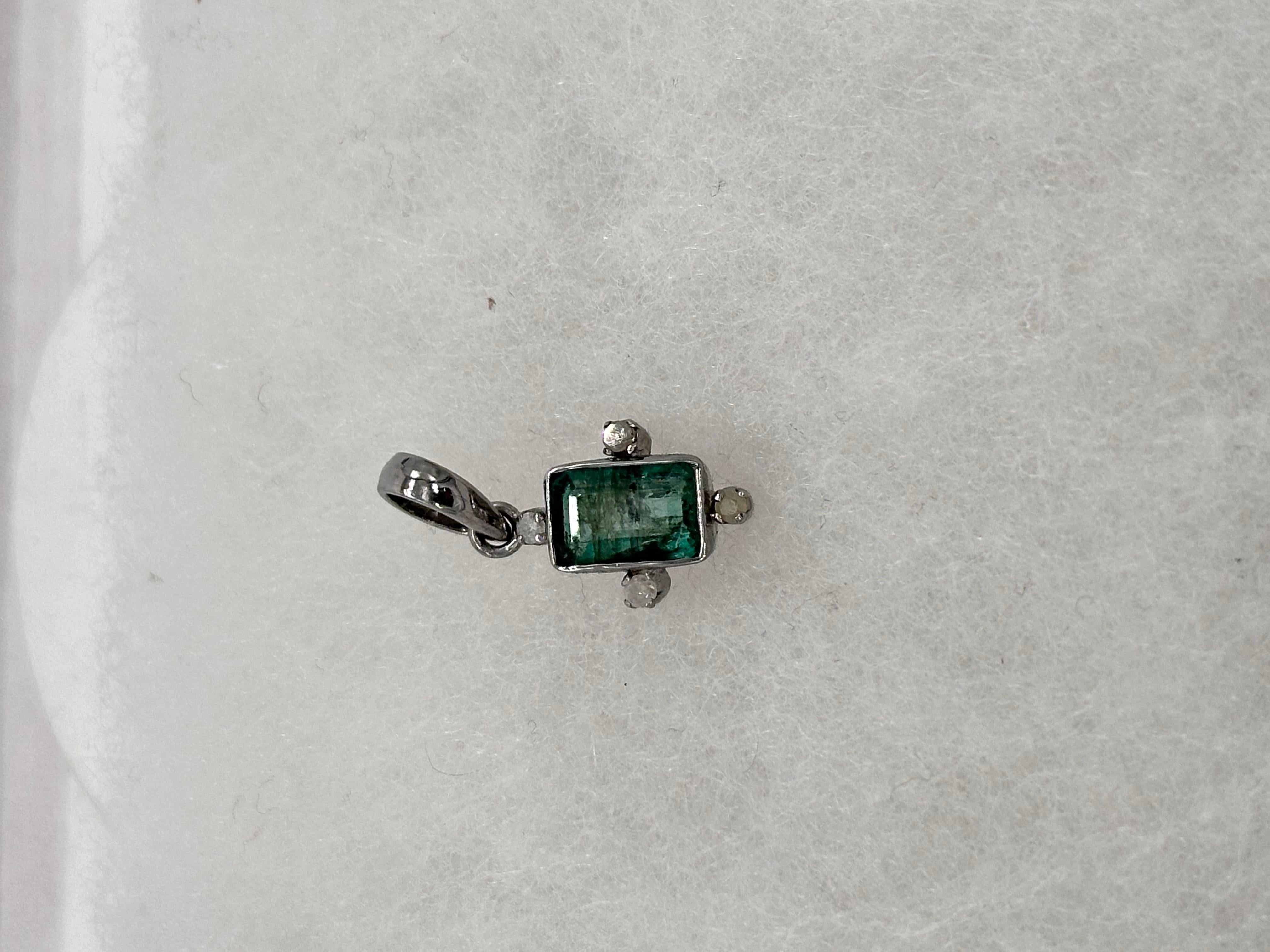 da uomo o donna Ciondolo d'argento con diamanti smeraldini certificati di colore verde alga naturale. in vendita