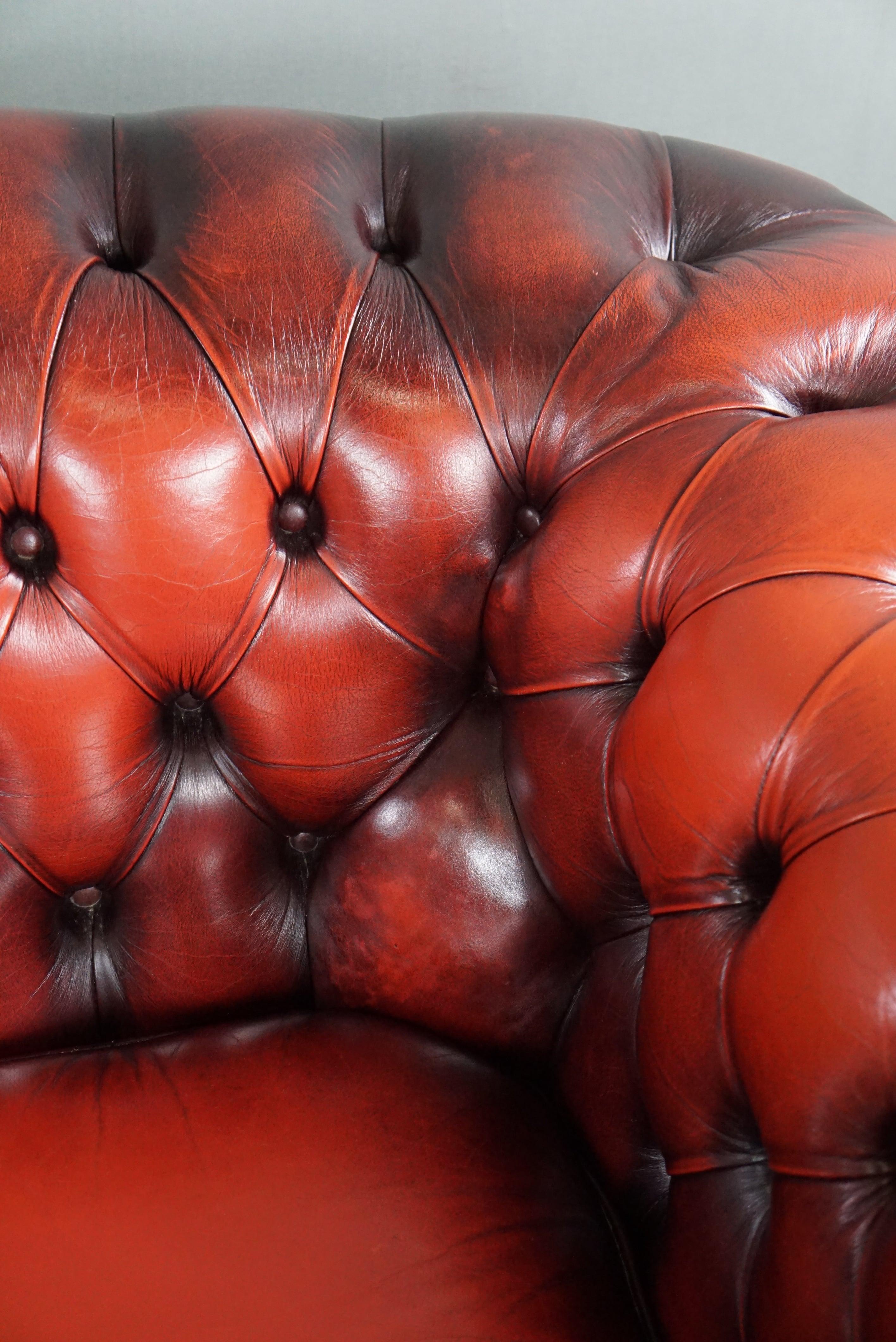 Beautiful colored red spacious cow leather Chesterfield sofa, 2.5 seater For Sale 2