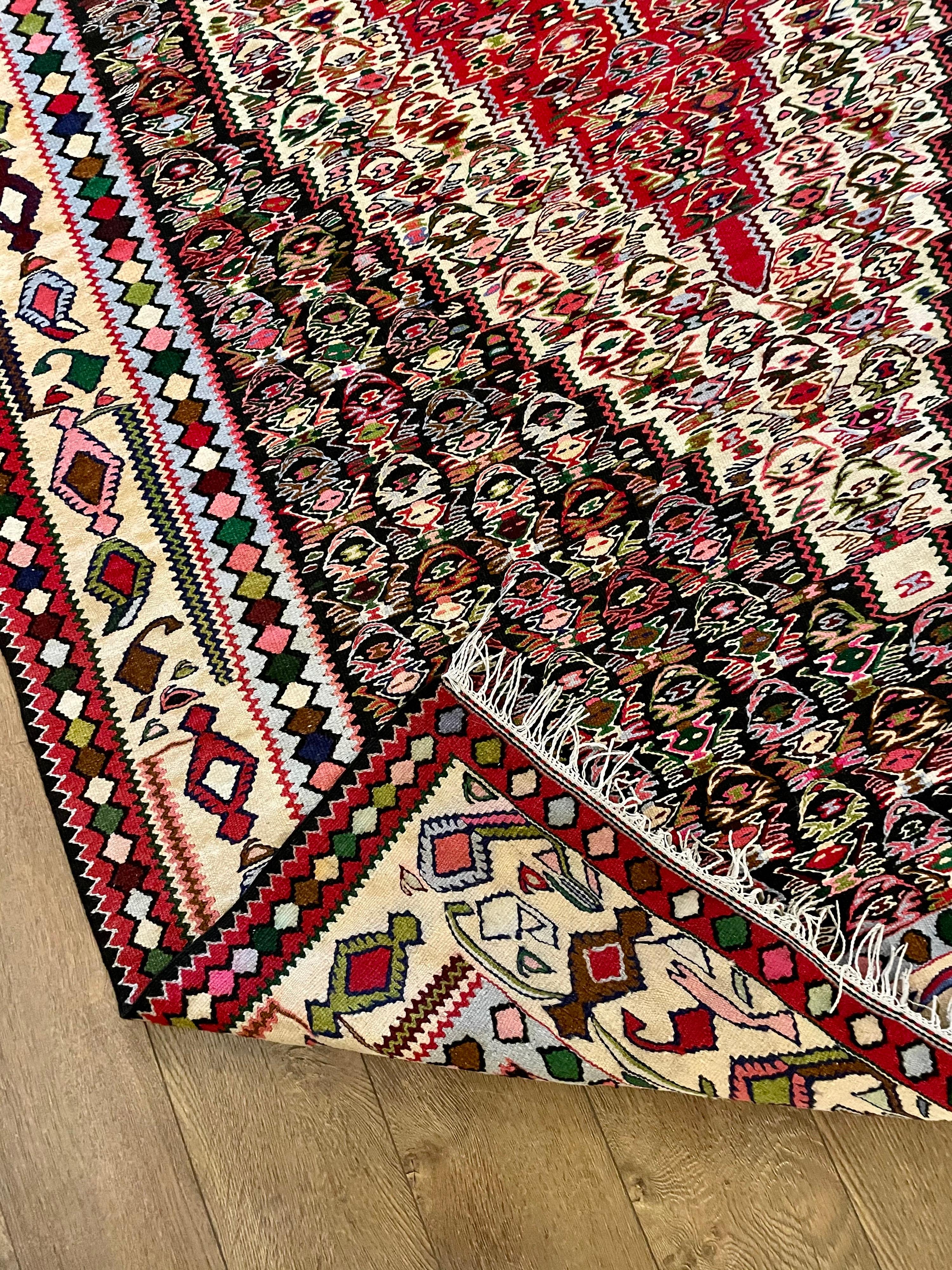 Beautiful & Colorful Antique Persian Kilim Rug In Excellent Condition For Sale In San Diego, CA