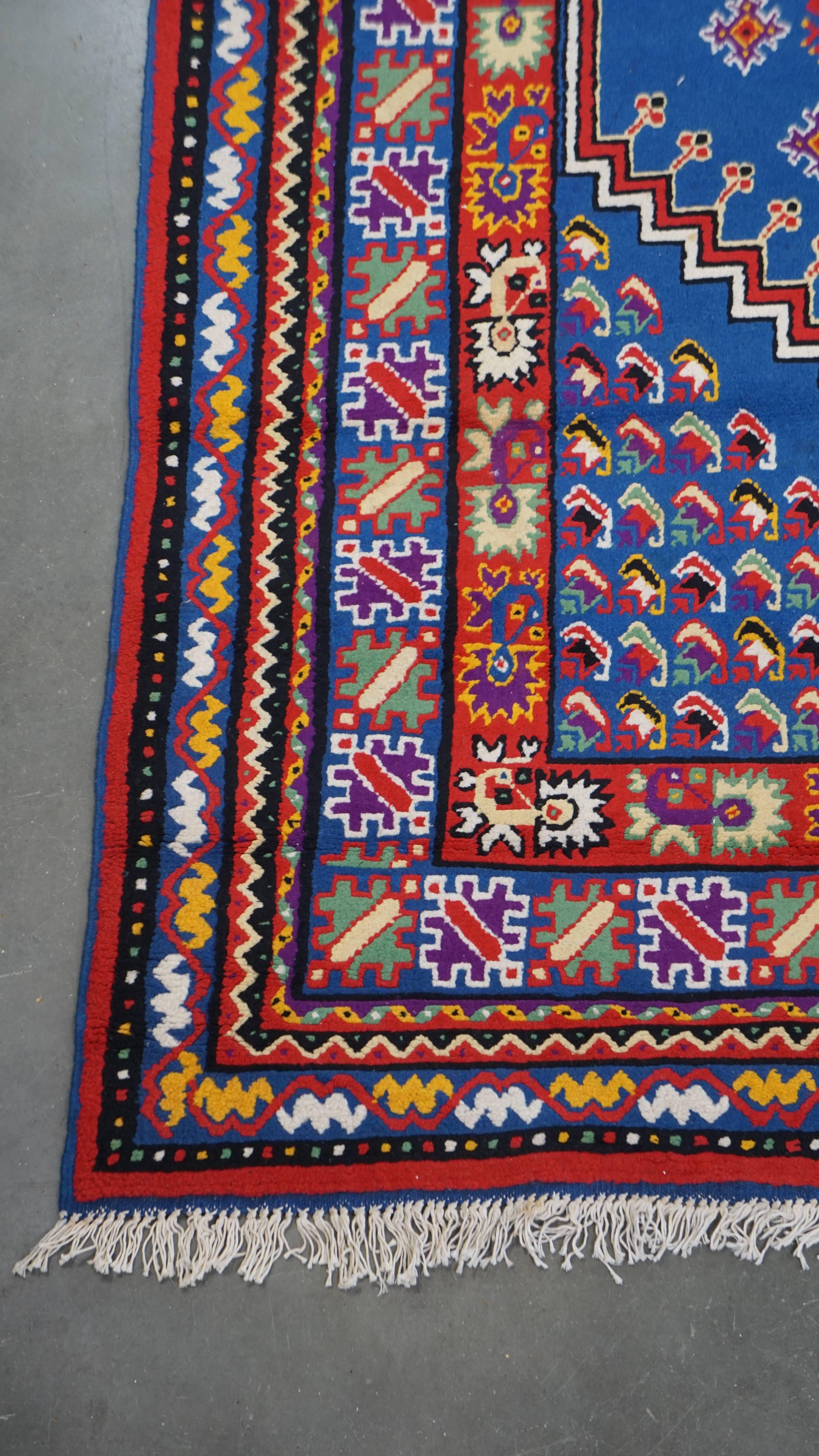 Schöner bunter Vintage-Teppich mit tollem Muster - 280x145 cm (Klassisch-römisch) im Angebot
