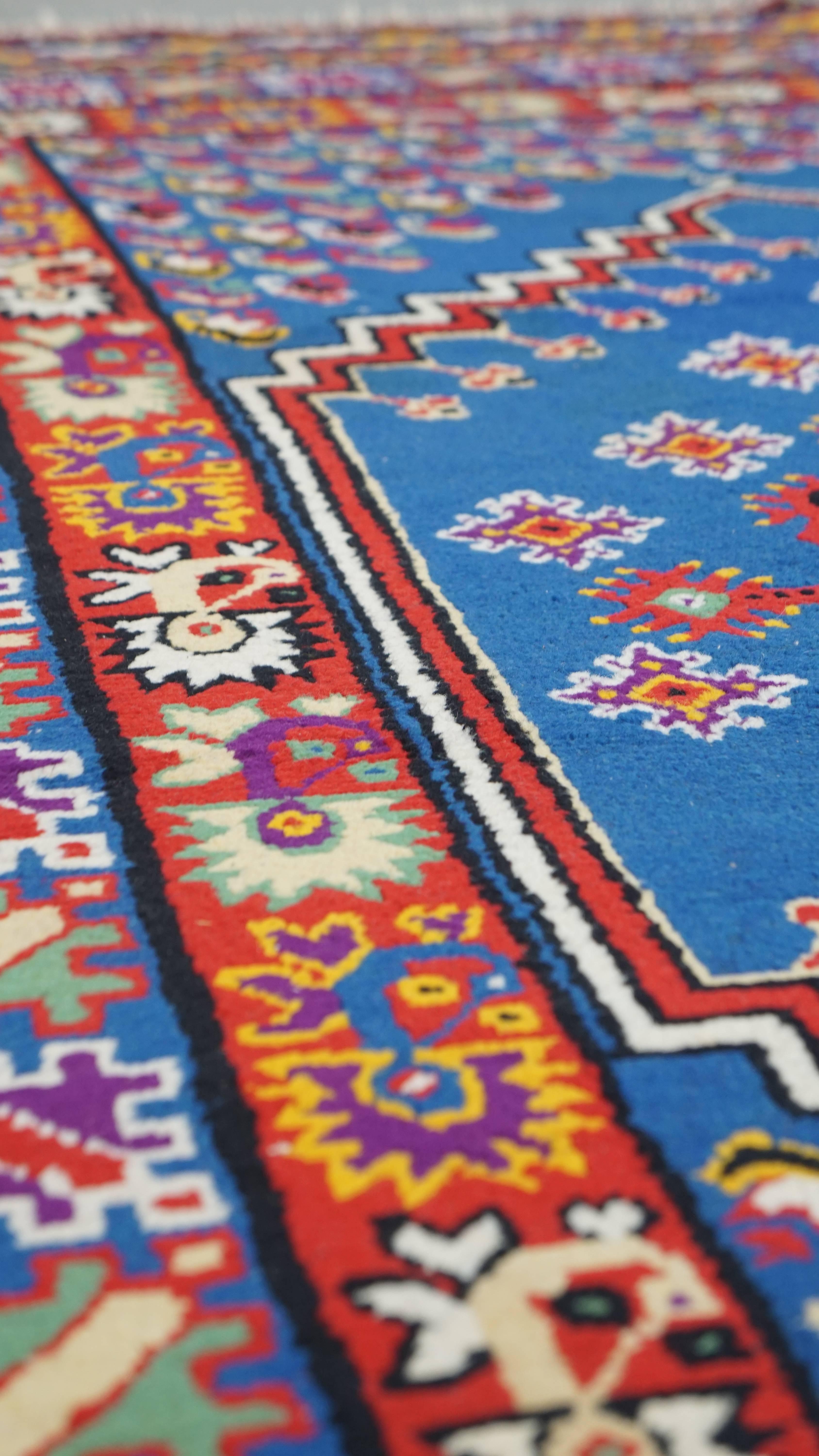 Schöner bunter Vintage-Teppich mit tollem Muster - 280x145 cm (20. Jahrhundert) im Angebot