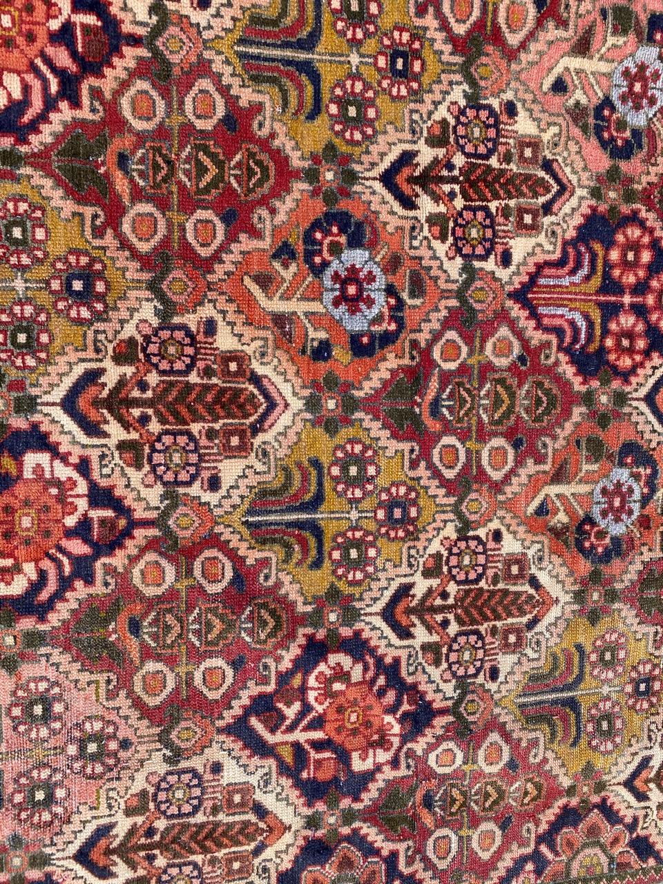 Noué à la main Bobyrug's Beautiful Colourful Vintage Bakhtiari Rug (tapis vintage Bakhtiari) en vente