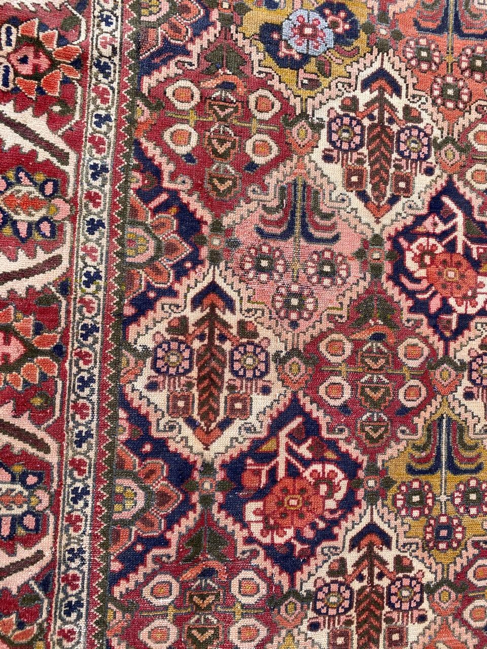 20ième siècle Bobyrug's Beautiful Colourful Vintage Bakhtiari Rug (tapis vintage Bakhtiari) en vente