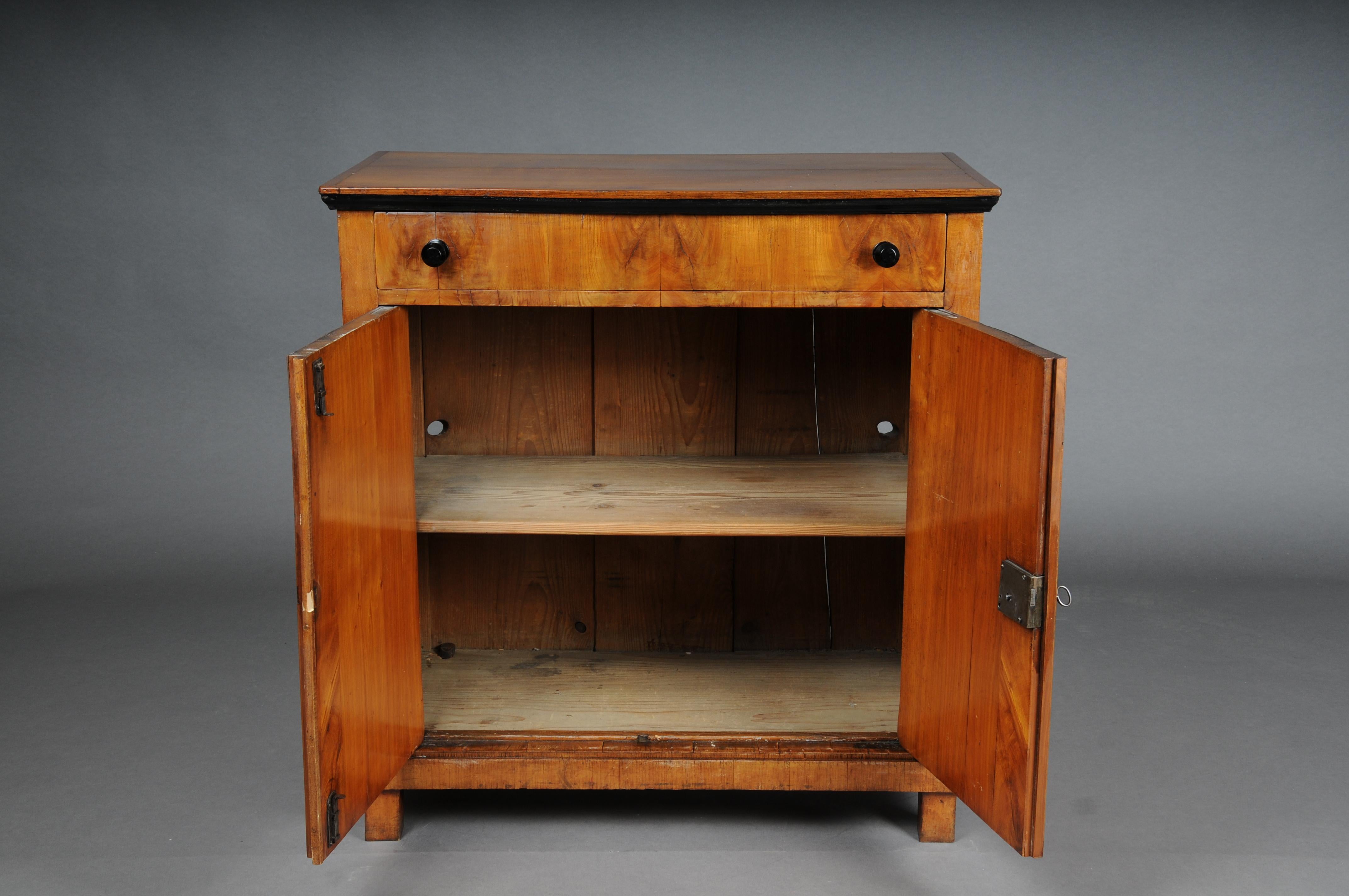 Beautiful compact Biedermeier chest of drawers, South German around 1840, birch For Sale 9