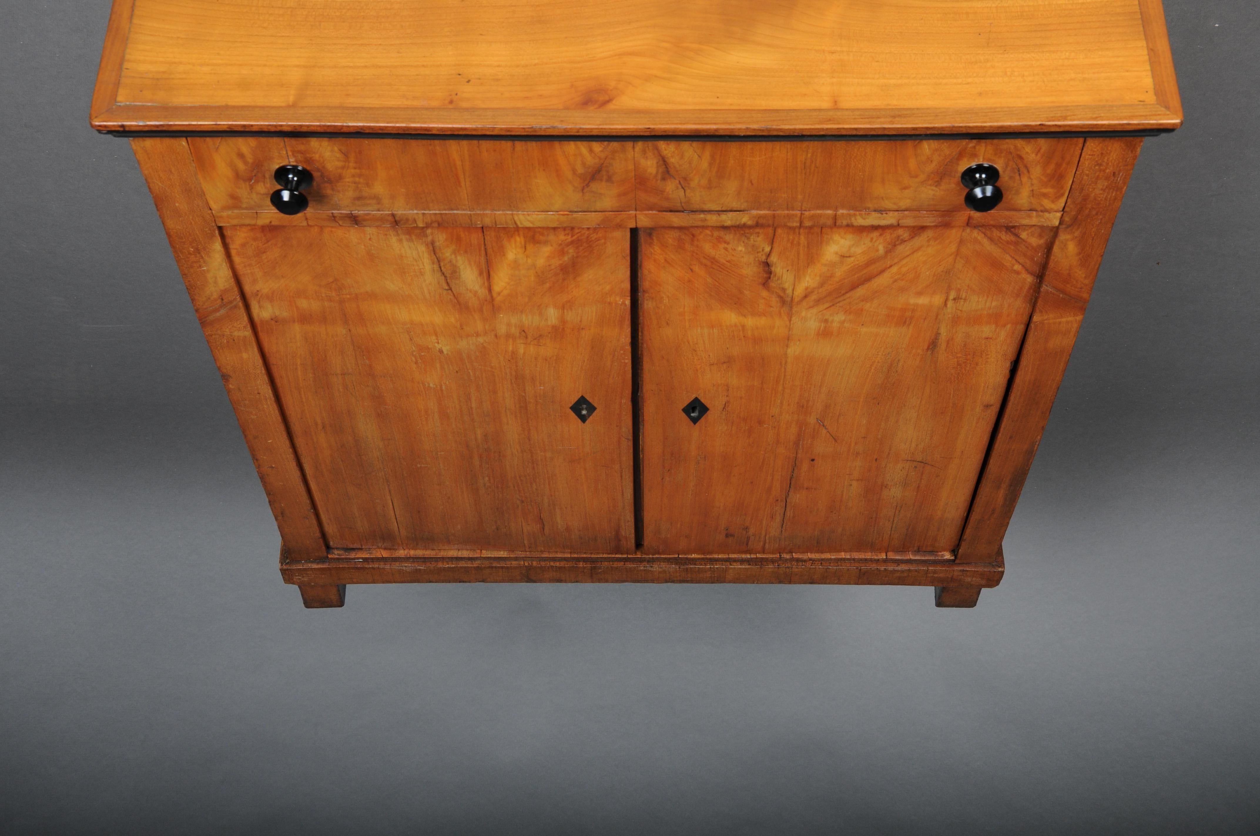 Beautiful compact Biedermeier chest of drawers, South German around 1840, birch For Sale 11