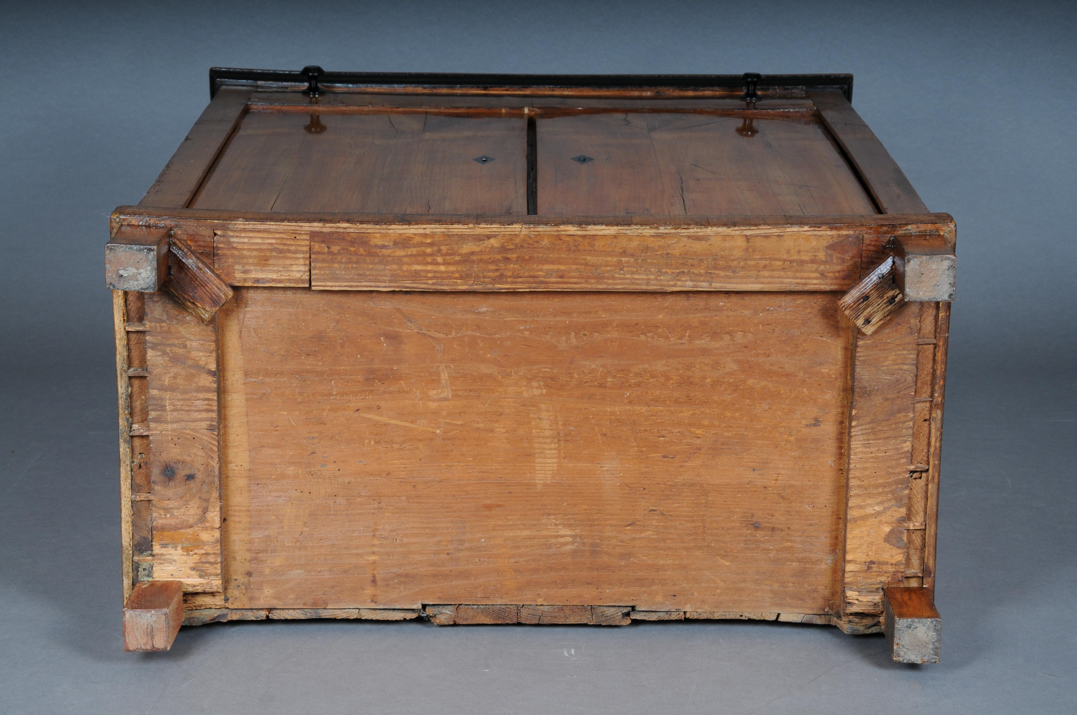 Beautiful compact Biedermeier chest of drawers, South German around 1840, birch For Sale 13