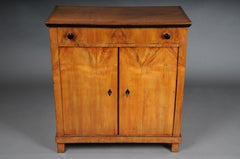 Beautiful compact Biedermeier chest of drawers, South German around 1840, birch
